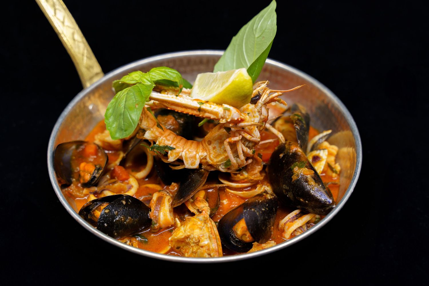 Pumparela Restaurant  Fisherman's Pot
Calamary, shellfish & shrimp's in Adriatic-style tomato sauce