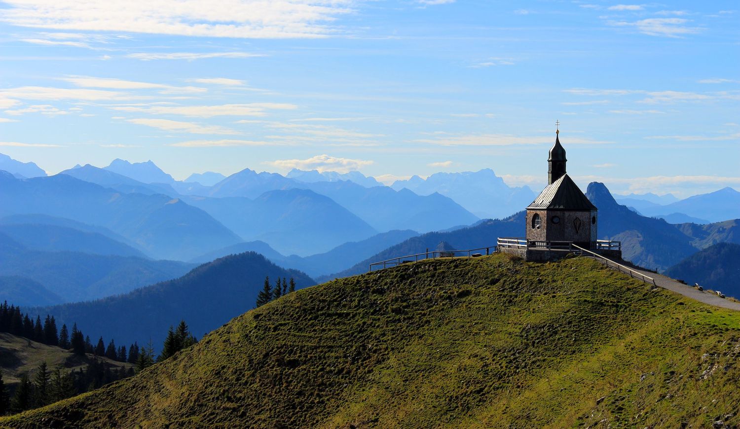 Die-Kirche-auf-dem-Wallber