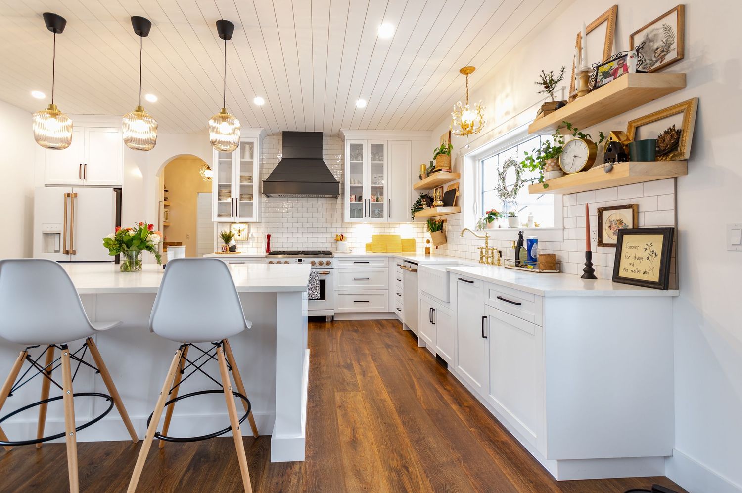 David Spence Photography Central Alberta Real Estate Media new farm style gourmet style kitchen HDR image white and gold color scheme