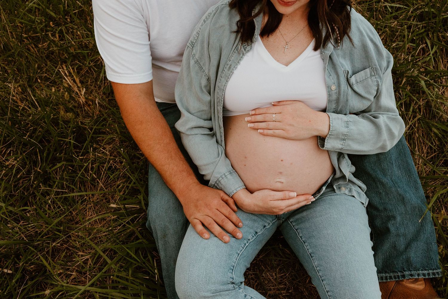 Casual outdoor maternity photo session in denim and white.
