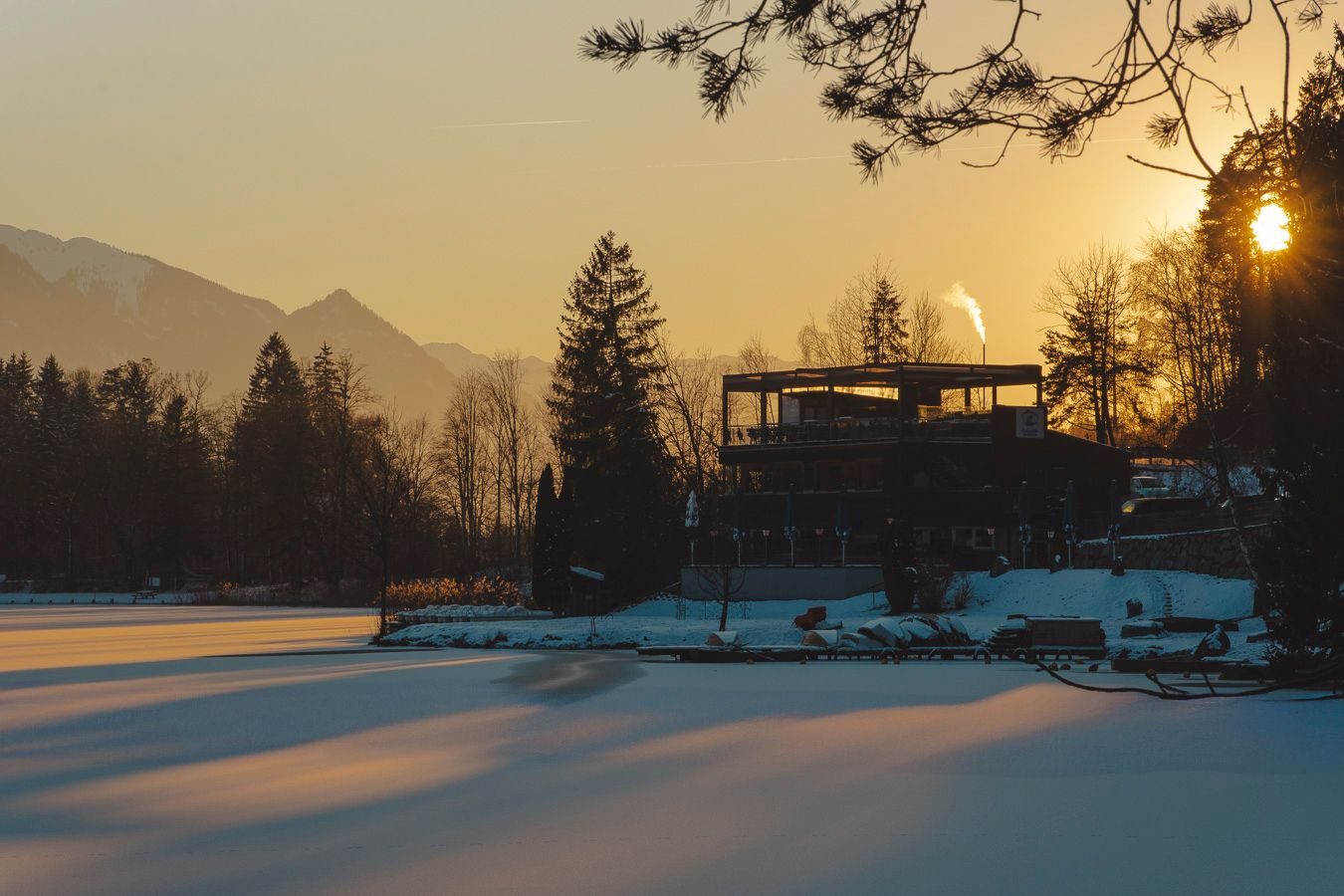 Snow and cabin on frozen lake at sunset, Vienna, Austria, 비엔나 스냅 촬영, 여행사진, 비엔나 스냅, 오스트리아 여행