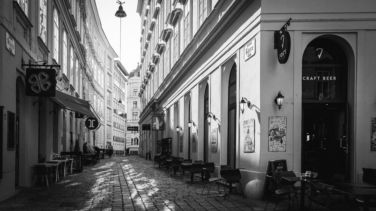 Vienna travel photos, cinematic travel, classic movie style, Vienna snaps, Vienna emotional snaps. 비엔나 여행 사진, 시네마틱 여행, 고전영화스타일, 비엔나 스냅, 비엔나