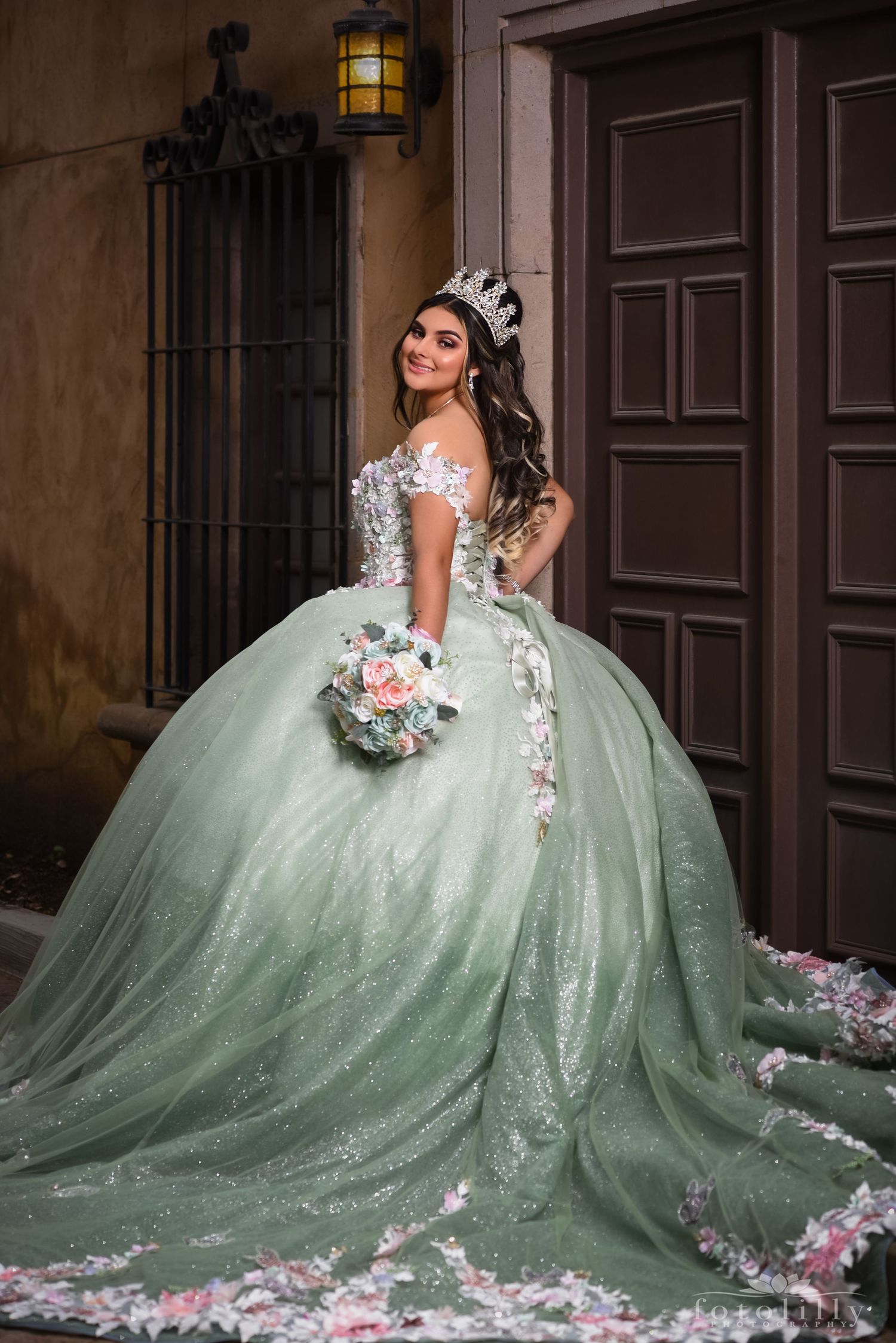 light green quince dress photography photoshoot by fotolilly photography in dallas fort worth texas