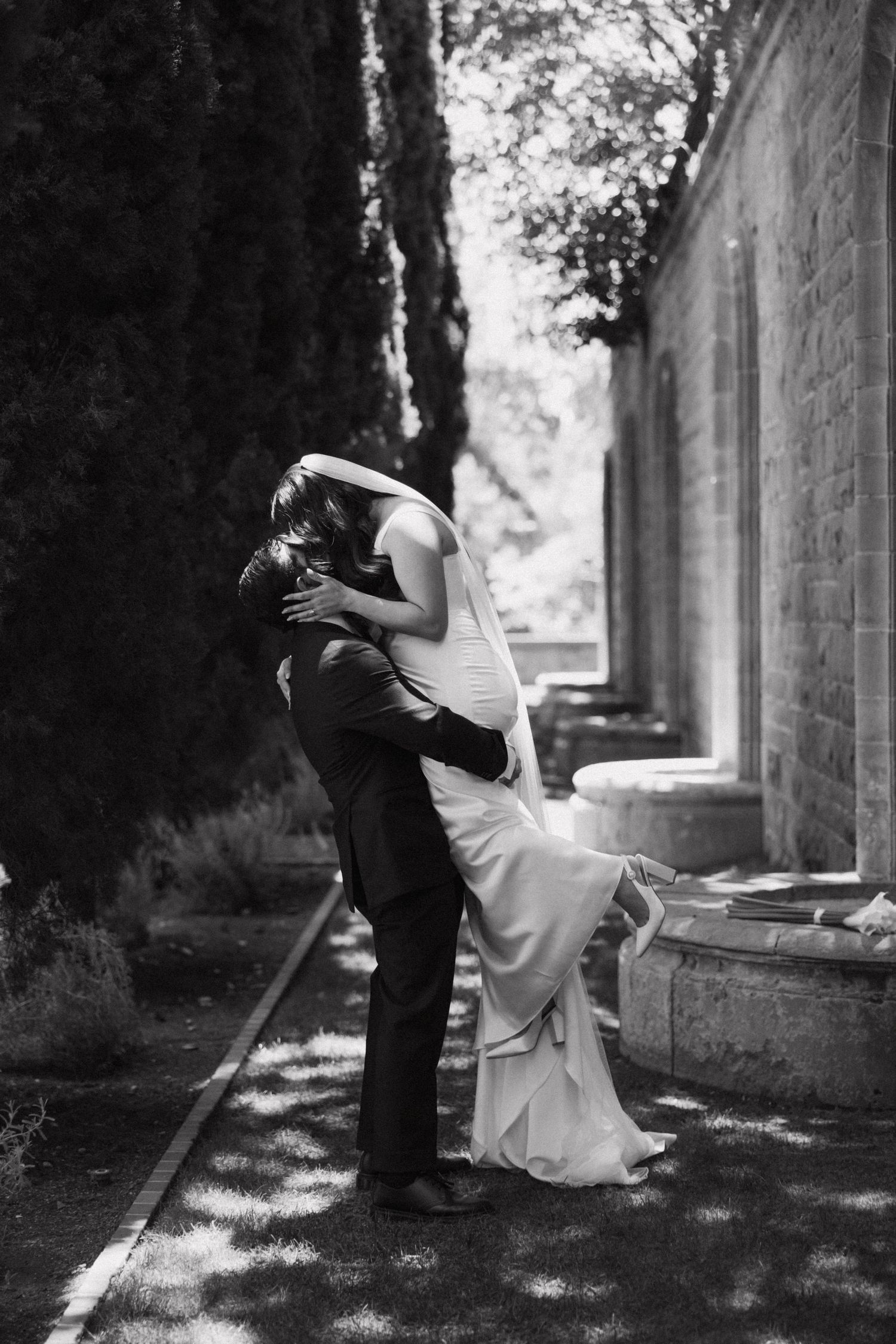 bride and groom portrait at their Greystone Mansion wedding in Beverly Hills captured by SoCal Los Angeles photographer Jocelyn Ann