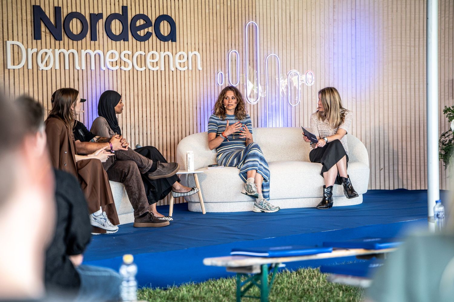 Four women seated on sofas during a panel discussion at the Nordea Drømmescenen stage event.