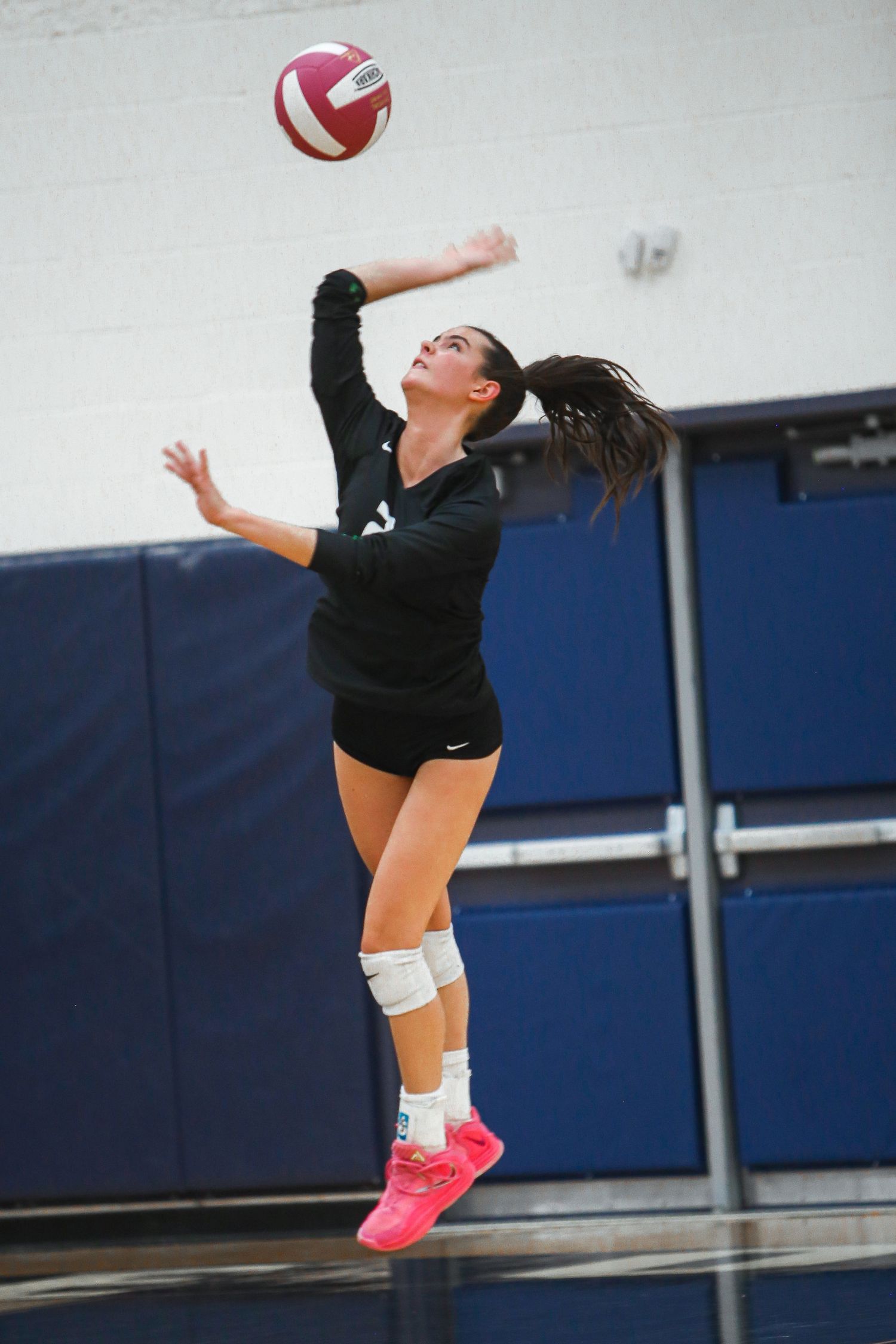 West Linn Girls Varsity Volleyball competes at Lake Oswego High School.