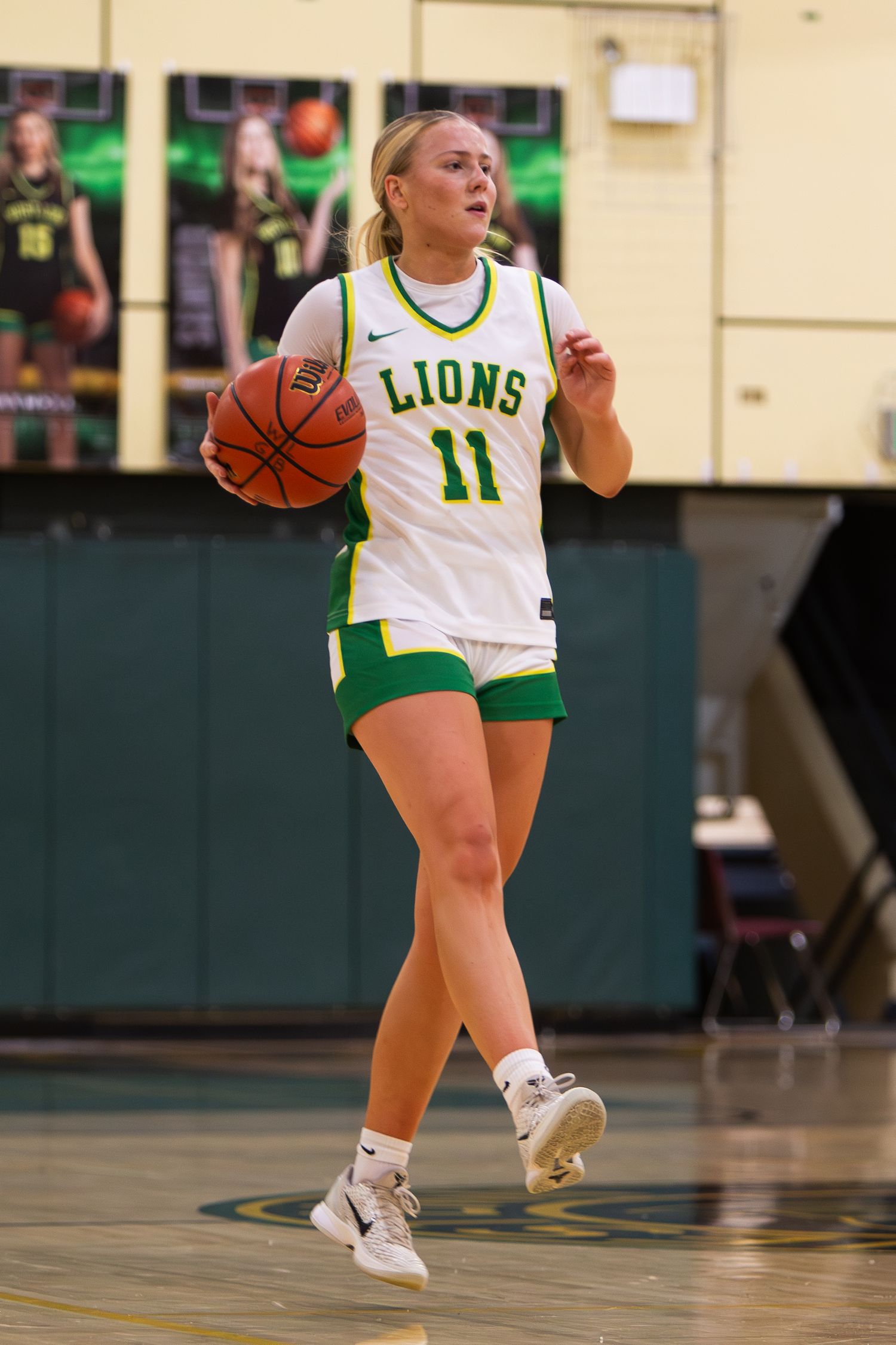 West Linn Varsity Girls basketball looking for a win at home at West Linn High School