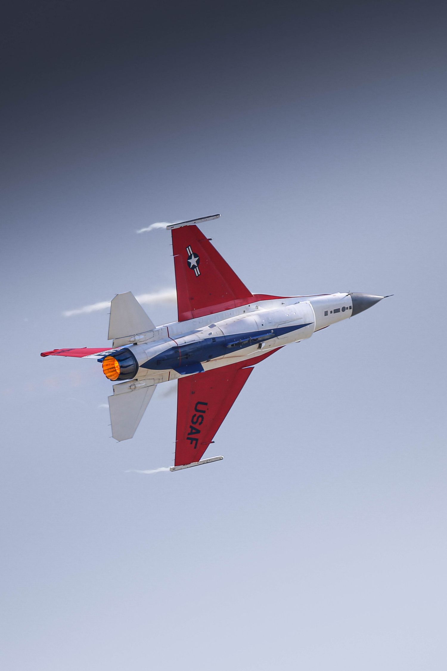 F-16 Thunderbird performing a stunning pass over the crowd at the 2025 McMinnville Air Show in McMinnville Oregon.