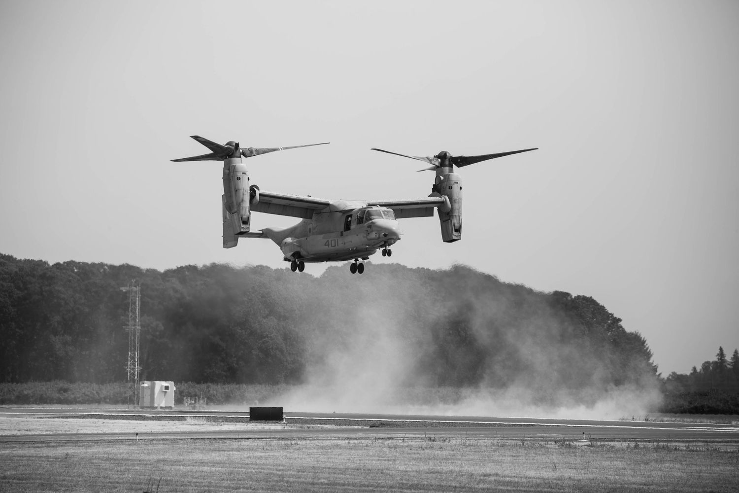V22 Osprey demonstrates it's takeoff and landing capabilities in front of a stunned crowd and the 2026 McMinnville Airshow in Oregon.