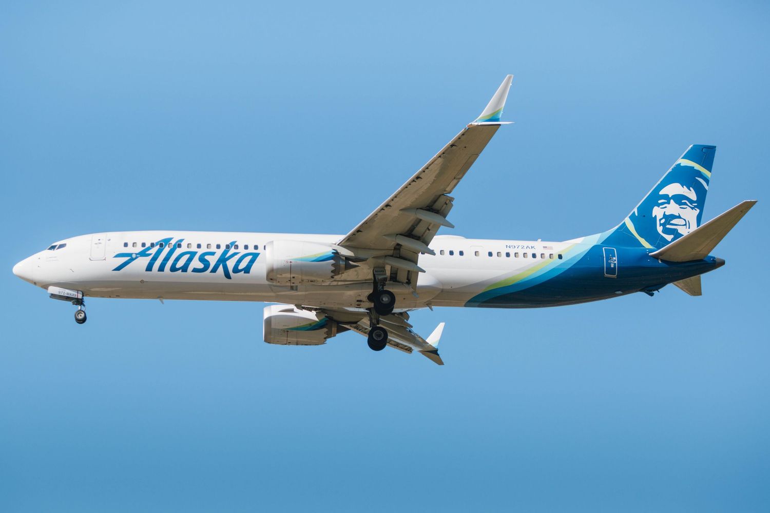 Plane Spotting Photography at Portland International Airport.