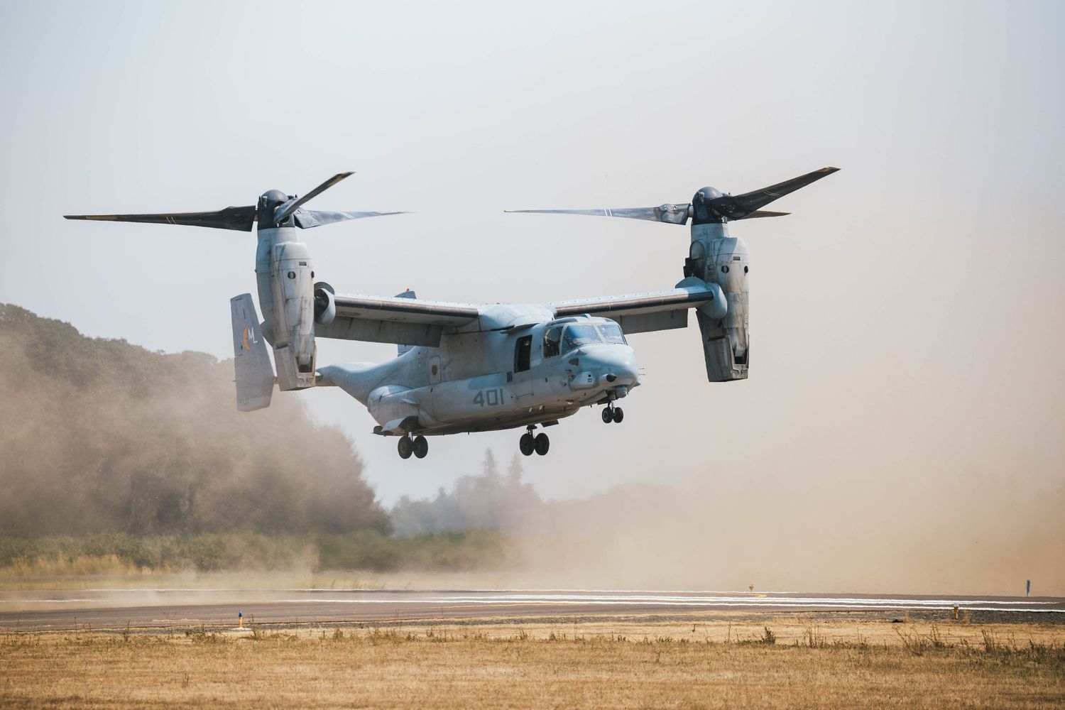 A V22 Osprey demonstrates its landing and takeoff capabilities at the 2026 McMinnville Air Show in McMinnville Oregon.