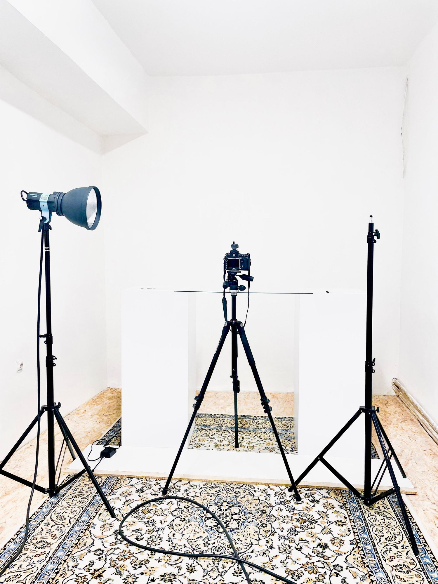 The studio with lights and white blocks