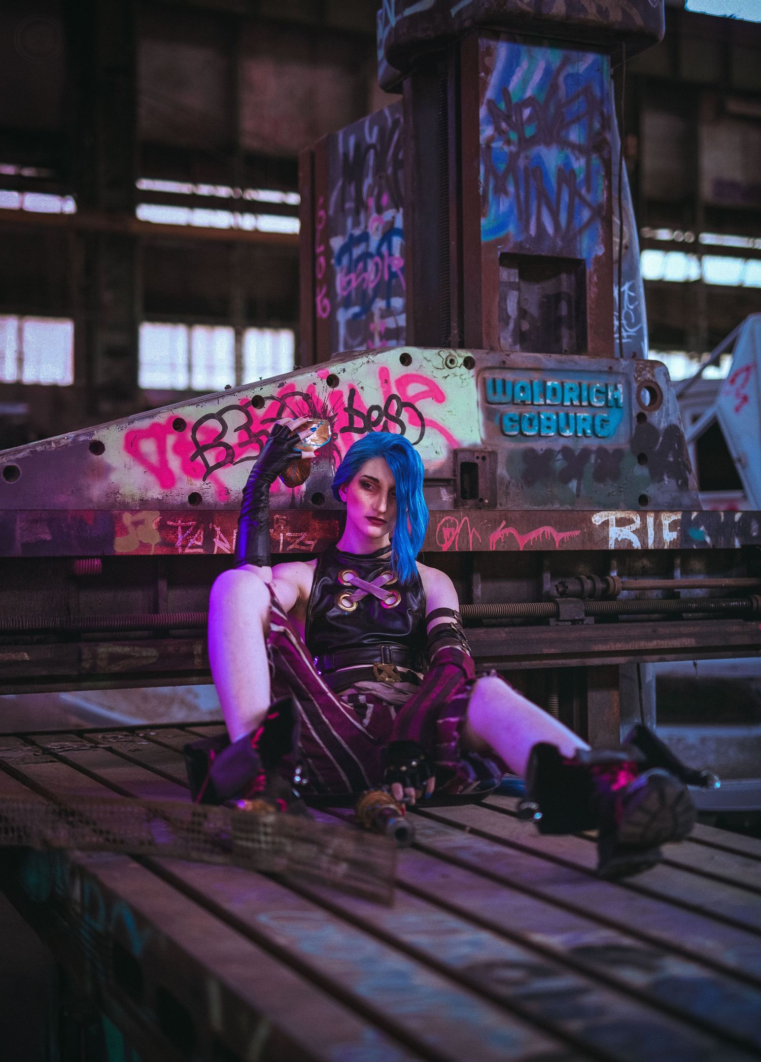 Cosplay Jinx Arcane, photo à Toulon, photographe capture énergie et style du personnage.