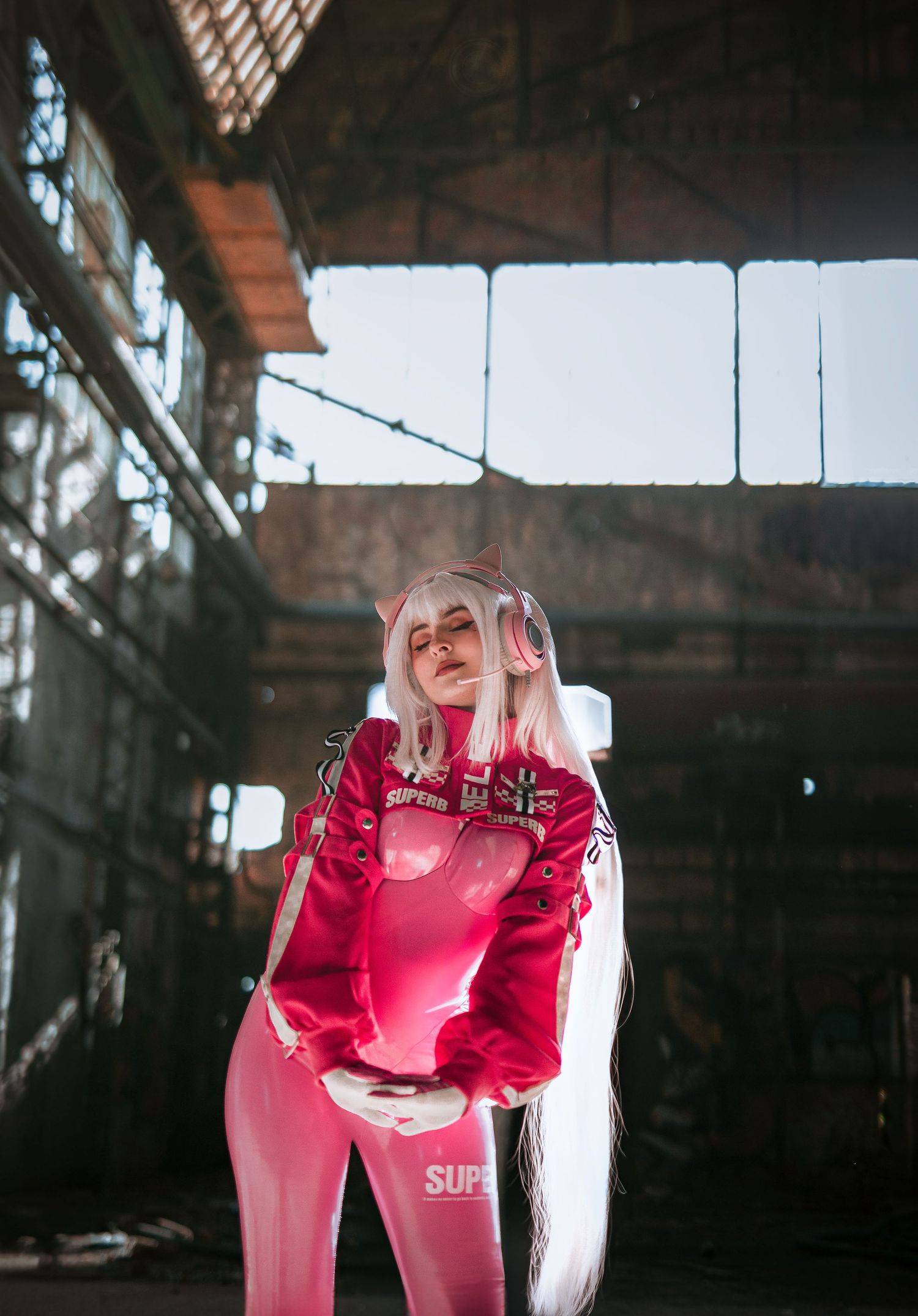 Cosplay Nikke Goddess of Victory, photo à Toulon, photographe met en valeur costume et portrait.