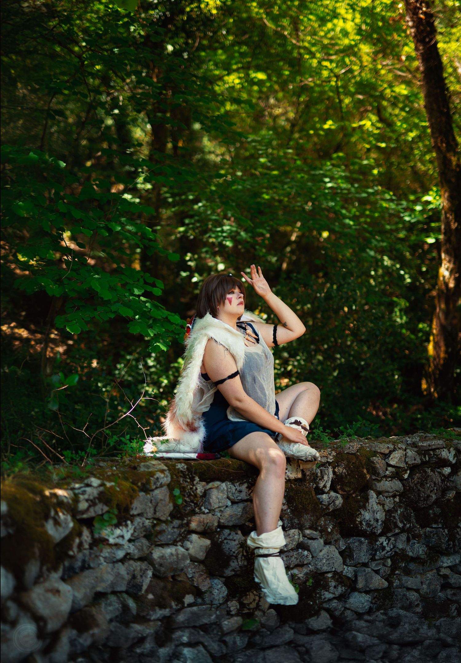 Cosplay Princesse Mononoké, photo portrait à Toulon, photographe met en valeur costume et nature.