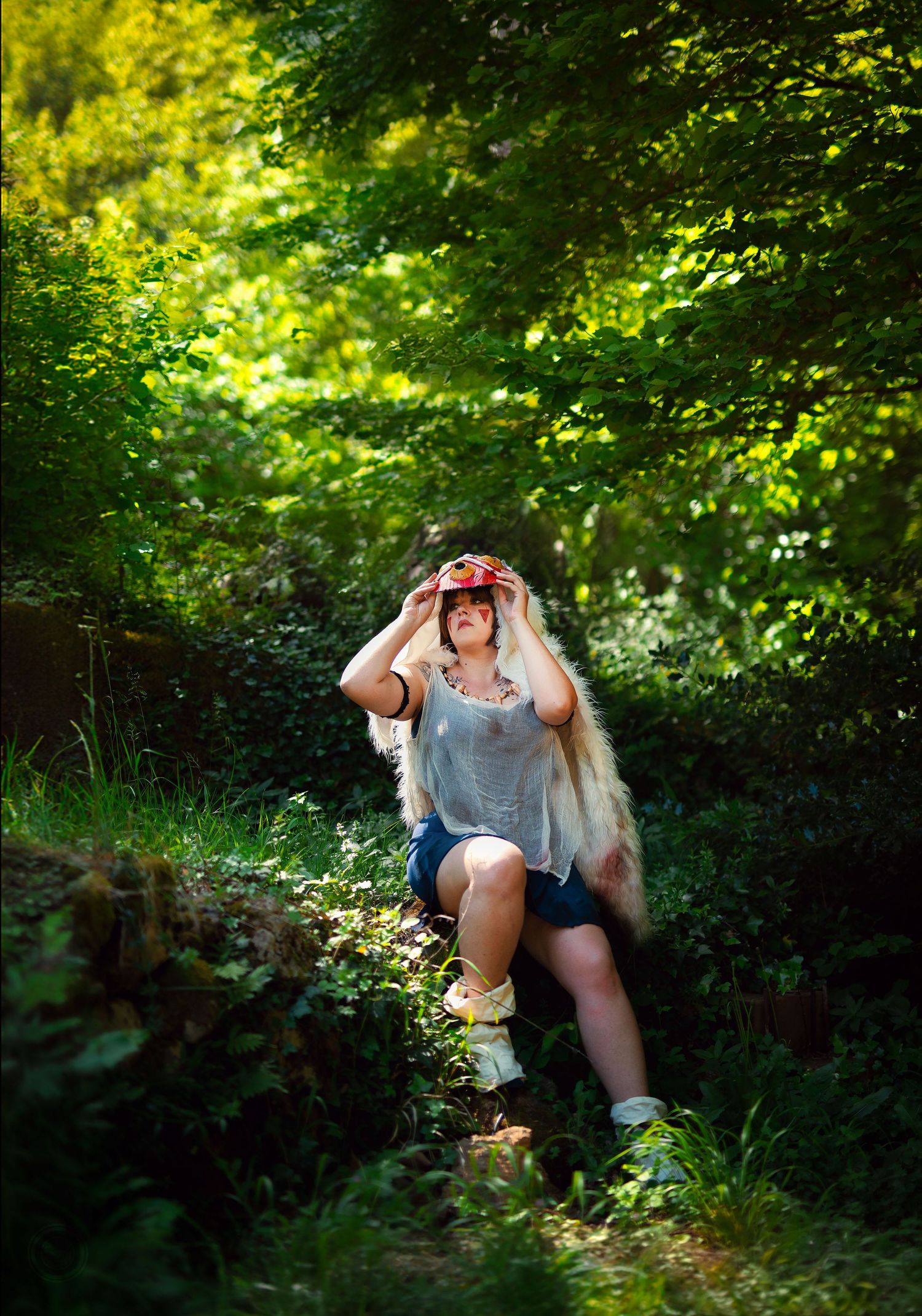 Cosplay Princesse Mononoké, photo portrait à Toulon, photographe met en valeur costume et nature.
