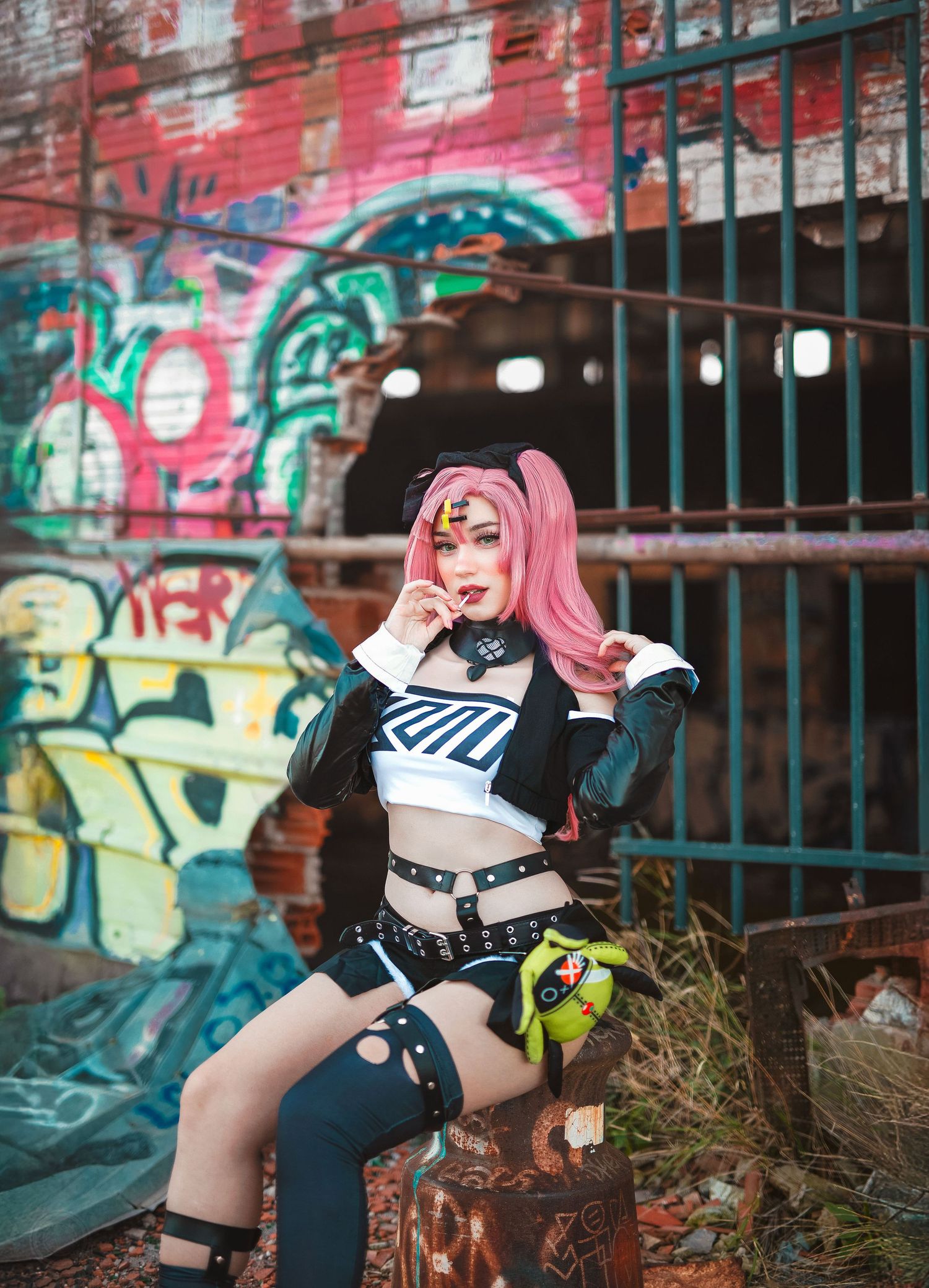 Cosplay Nikke Goddess of Victory, photo à Toulon, photographe met en valeur costume et portrait.