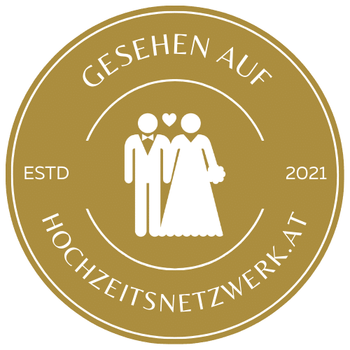 Gold badge reading Gesehen Auf Hochzeitsnetzwerk.at, established 2021, featuring a wedding couple icon.