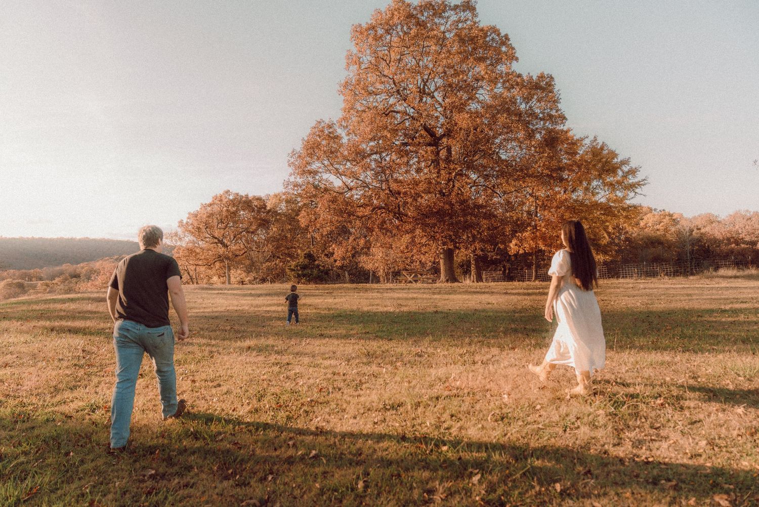 Kayla Wallace, a family and motherhood photographer, based in Yellville, Arkansas shares a beautiful family session she recently worked on.