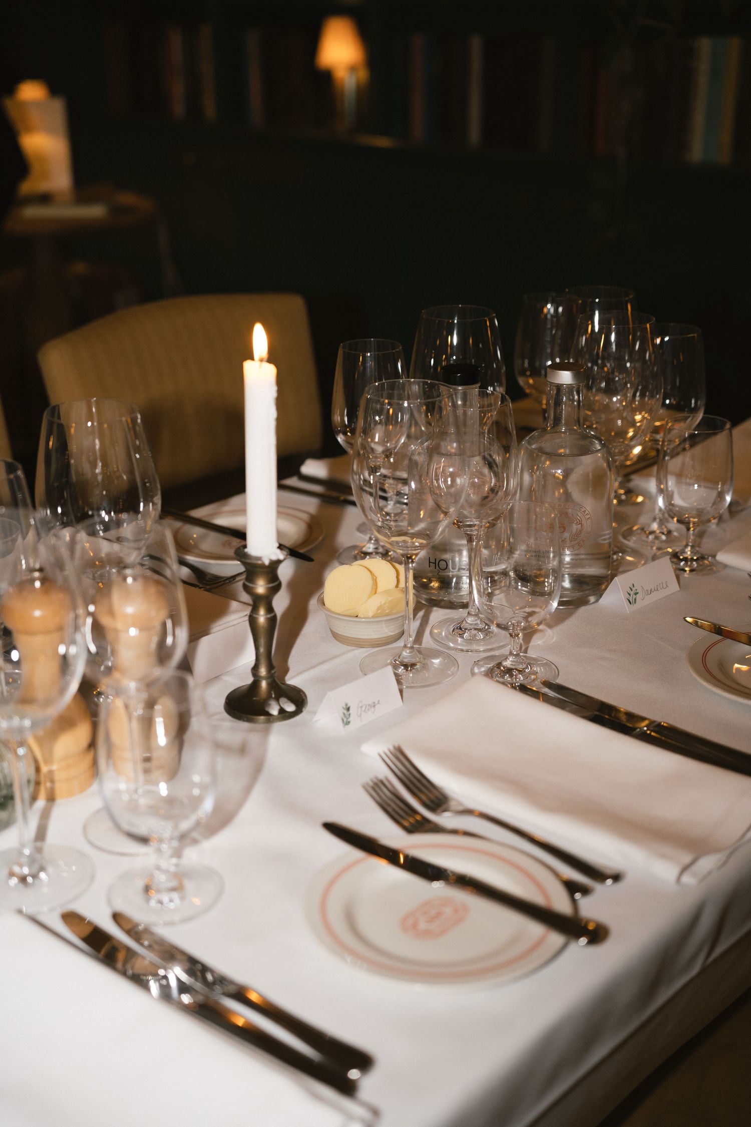 Surrey & Hampshire based photographer Megan Elizabeth, creates timeless wedding photographs inspired by nostalgia, quiet moments and genuine