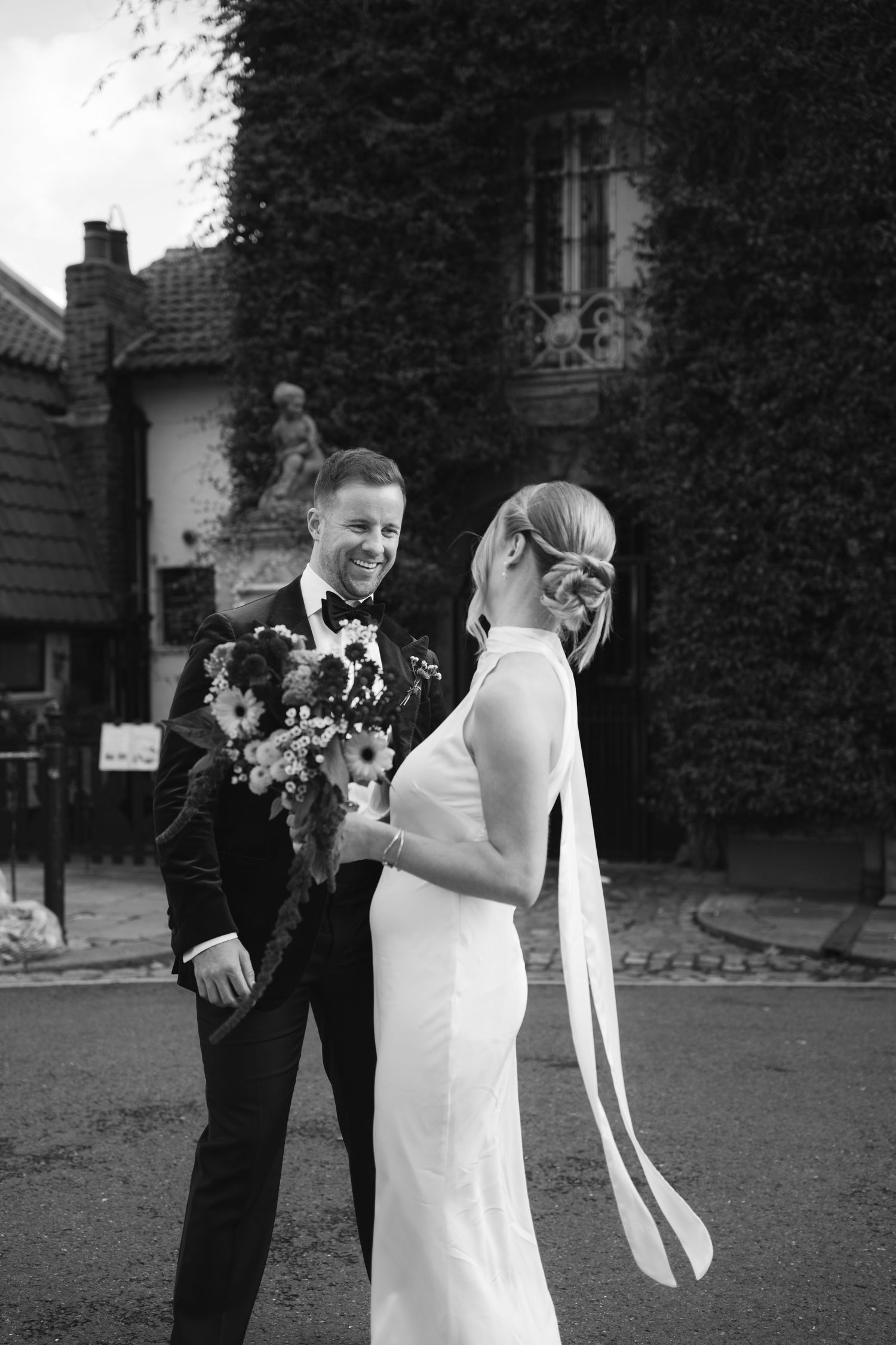 Surrey & Hampshire based photographer Megan Elizabeth, creates timeless wedding photographs inspired by nostalgia, quiet moments and genuine