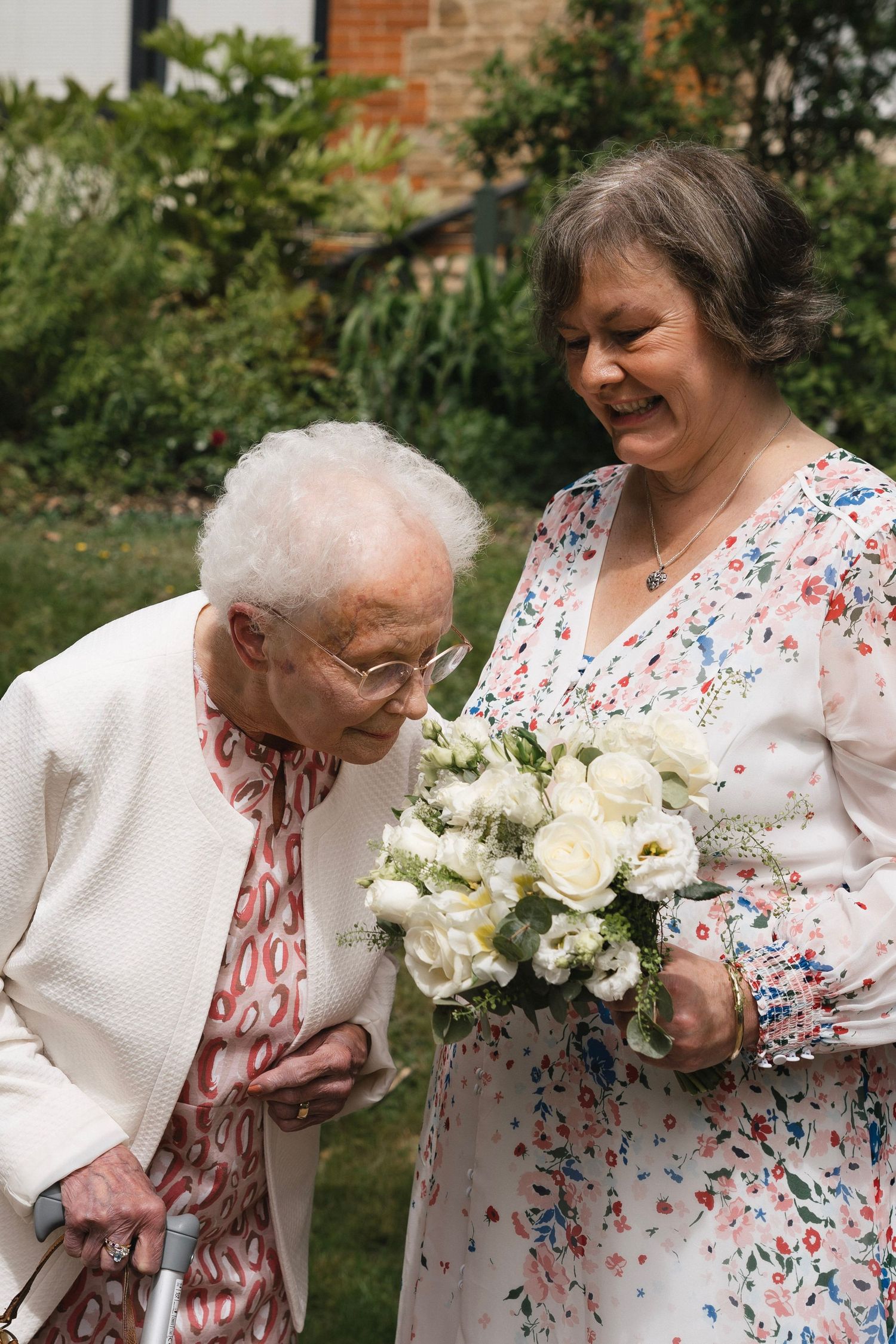 Surrey & Hampshire based photographer Megan Elizabeth, creates timeless wedding photographs inspired by nostalgia, quiet moments and genuine