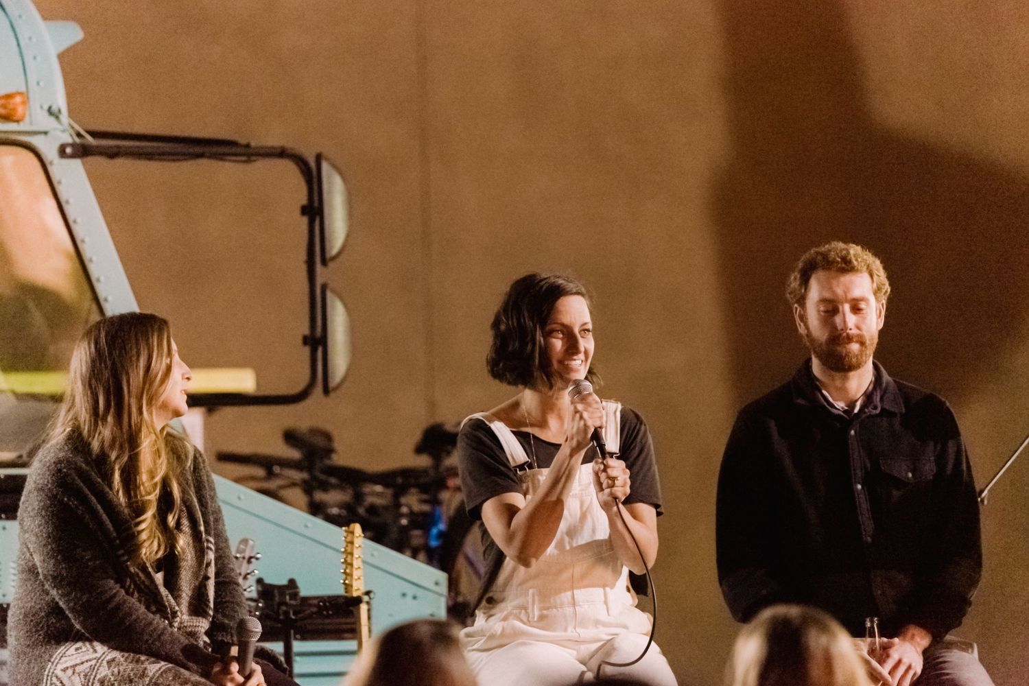 Scene from Game of Thrones showing characters having a conversation at a table in the great hall.