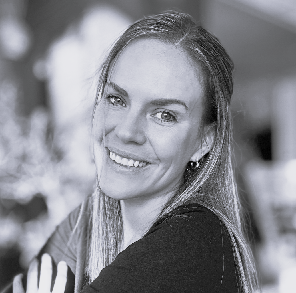 Svart hvitt portrettbilde av fotografen. Natasha Campos Skoli.