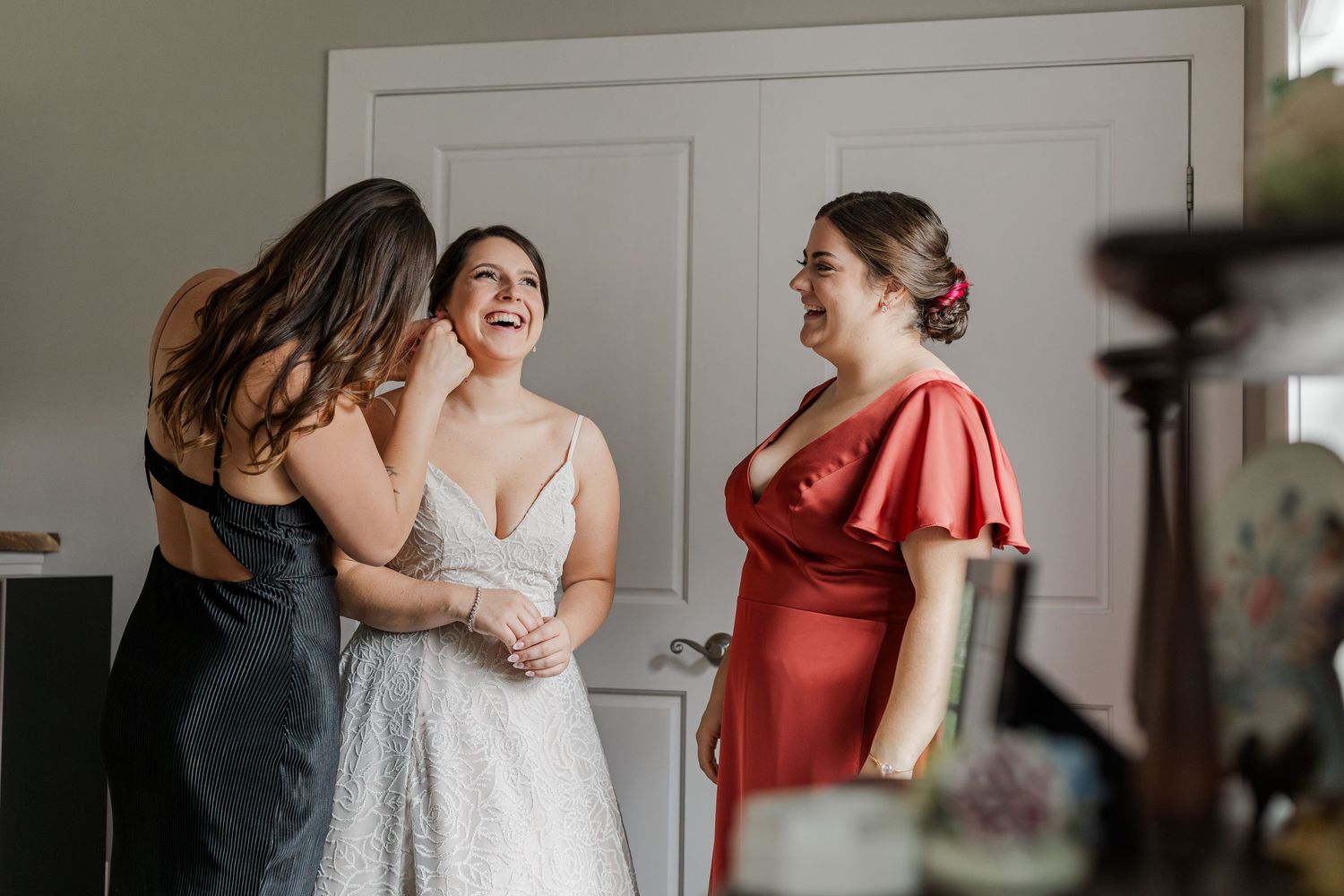 Bride getting ready with her friends on the morning of her wedding day in London, Ontario