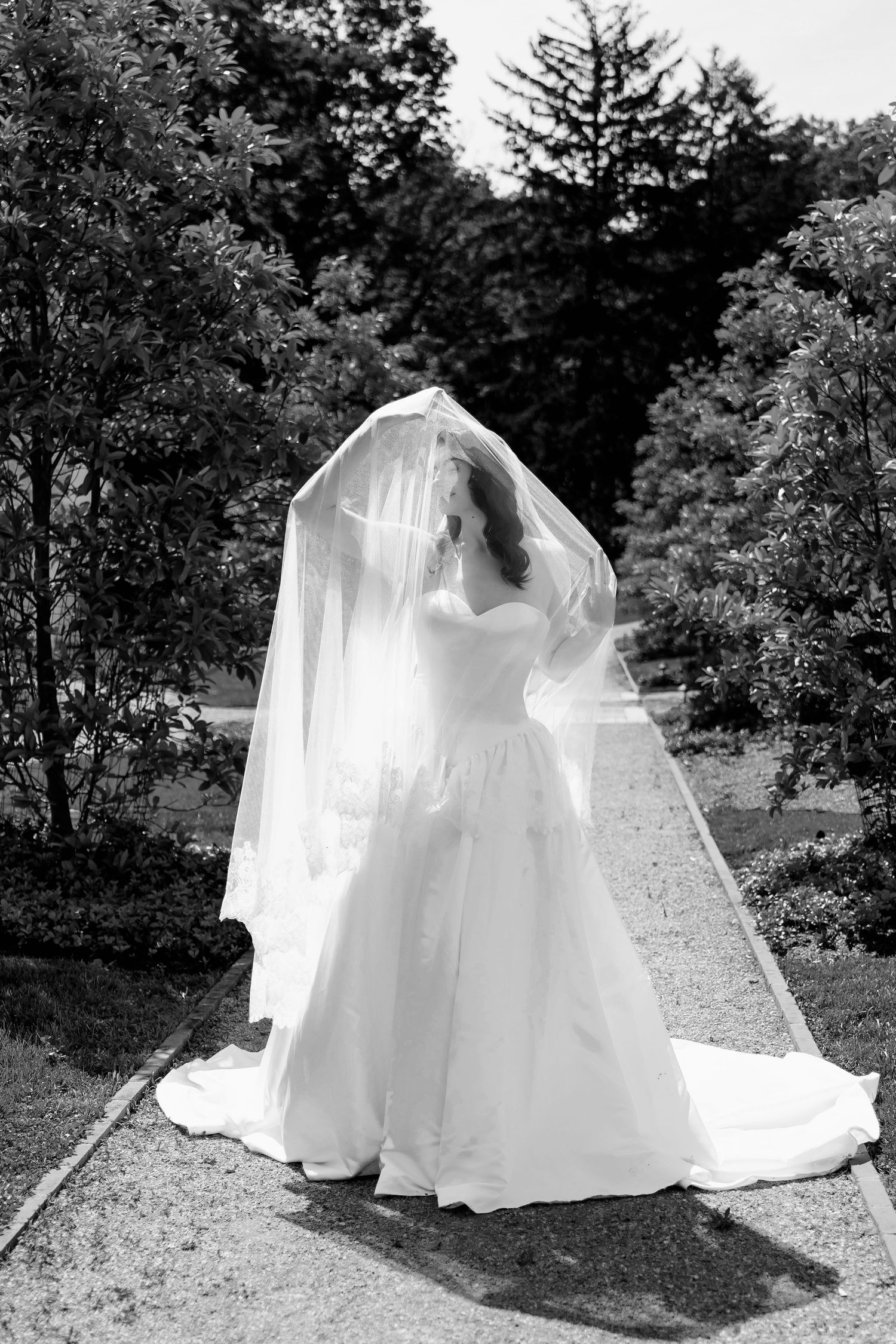 Cincinnati OH. Wedding Photographer, bridal portraits at The Meshewa House in Indian Hill OH.
