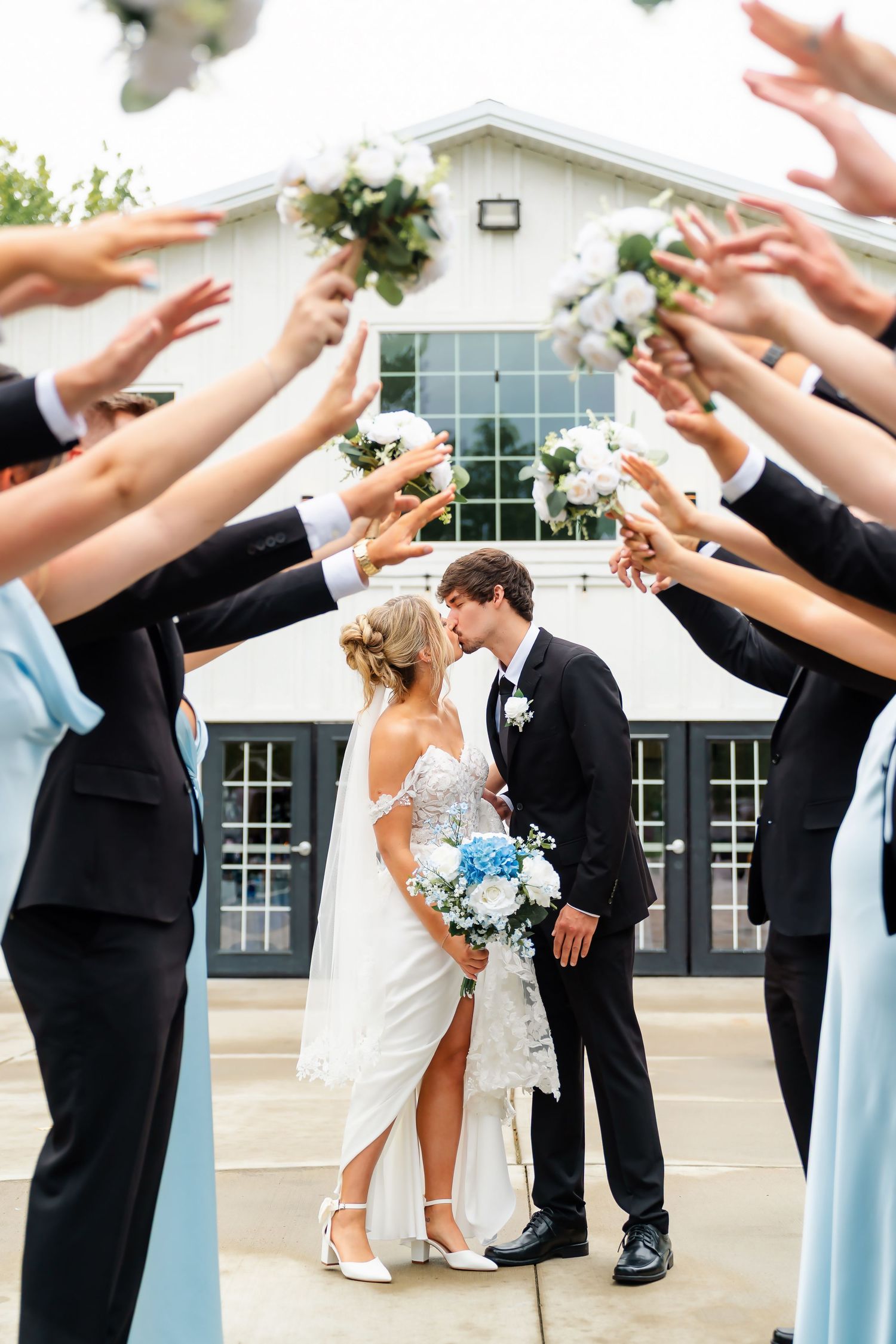 Cincinnati Ohio Wedding Photographer, wedding at Morning View Meadows in Northern KY