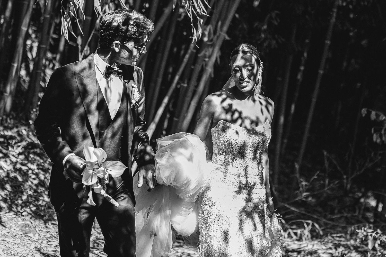 ritratto degli sposi in bianco e nero durante matrimonio alla Badia di San Vittore a Cingoli nelle Marche
