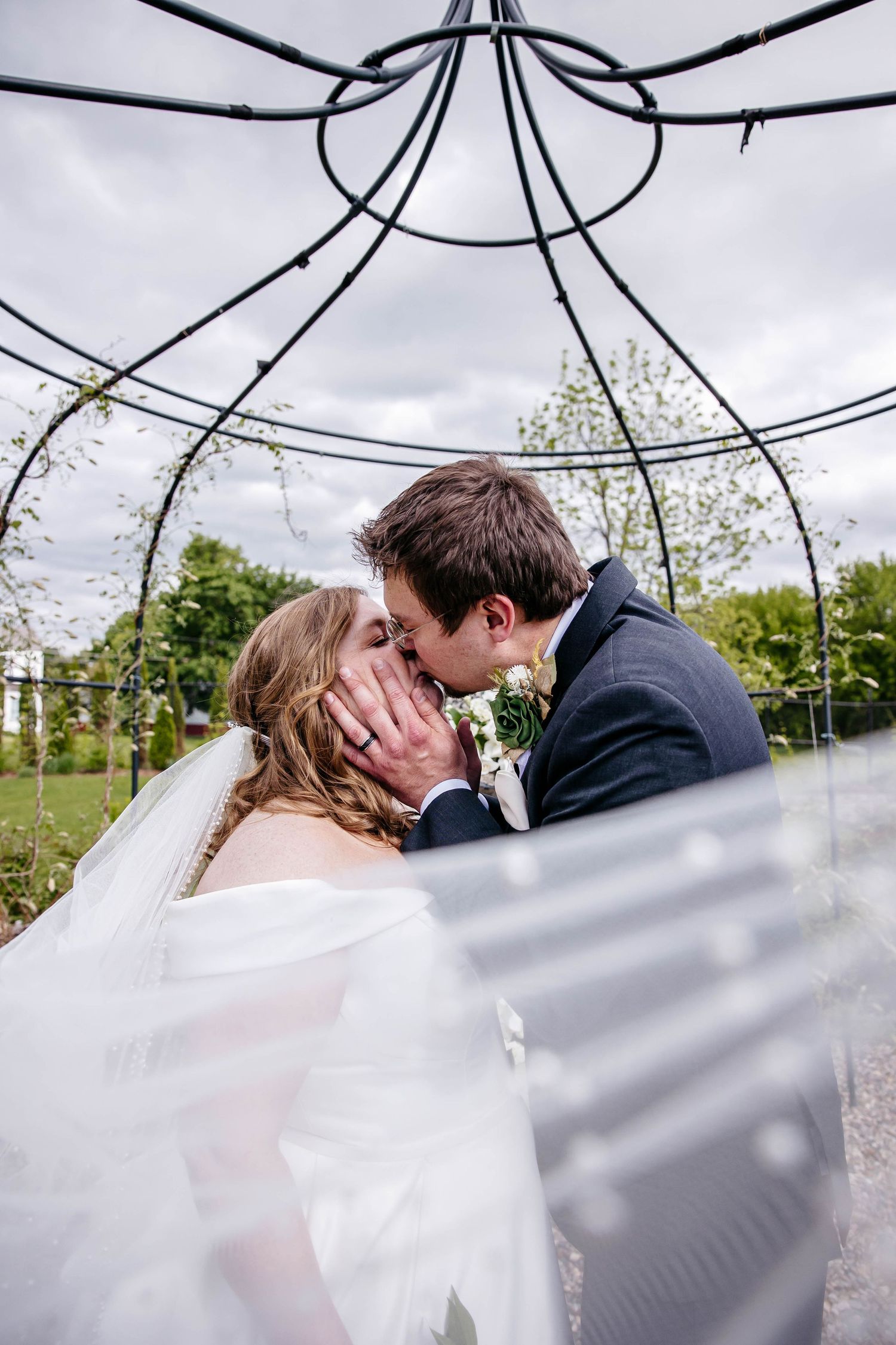 timeless wedding photographer bride and groom portrait