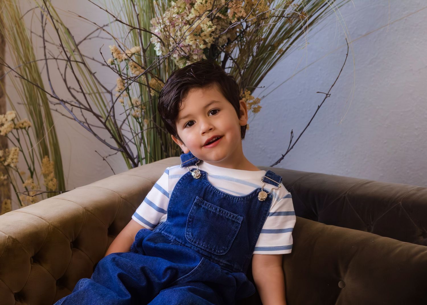 Family photography in Bartlesville Oklahoma featuring natural light and refined portrait styling.Family photography in Bartlesville Oklahoma