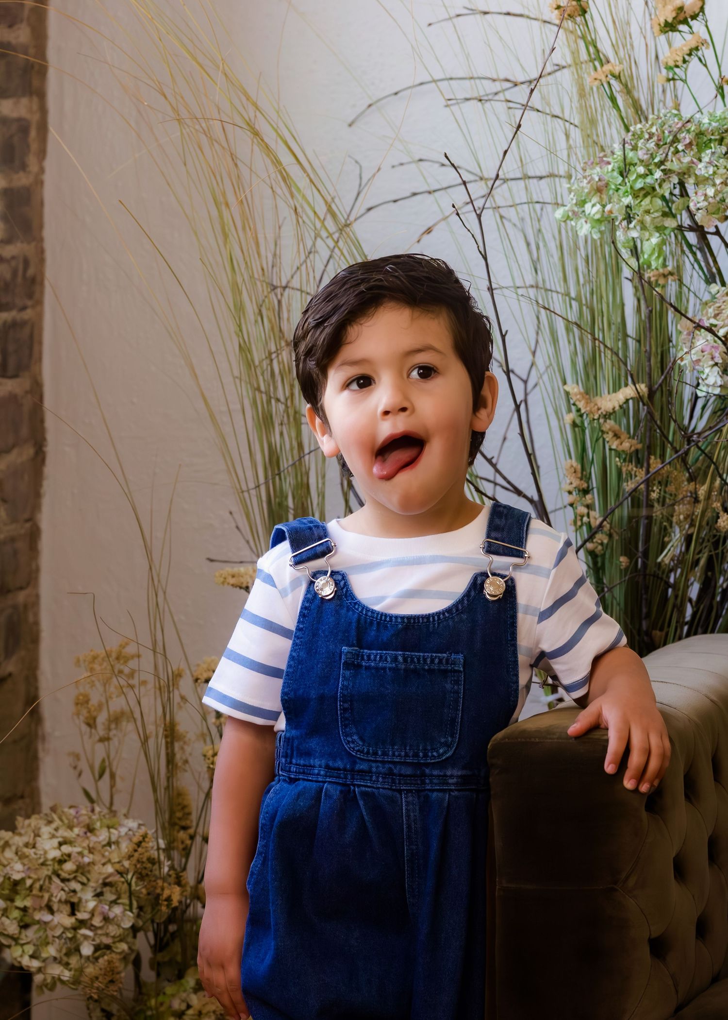 Family photography in Bartlesville Oklahoma featuring natural light and refined portrait styling.