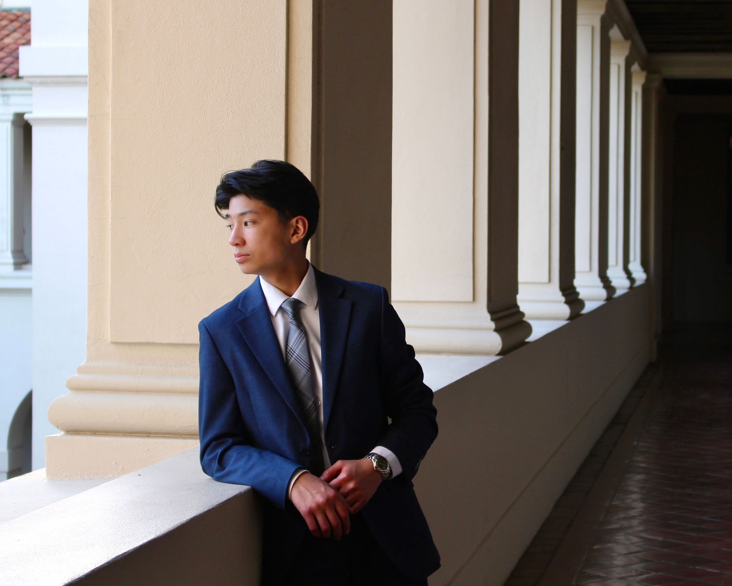 timeless graduation photoshoot