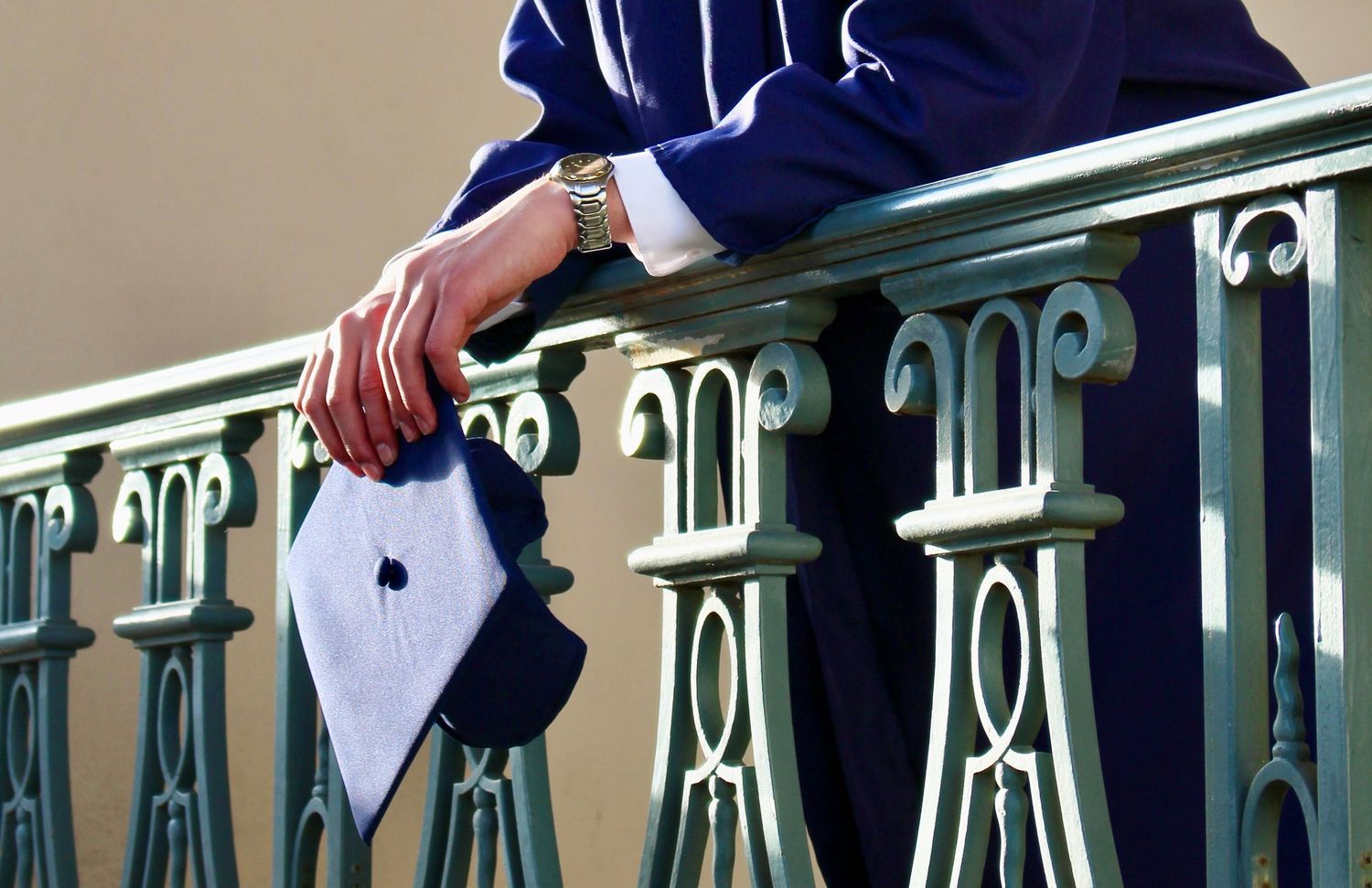 timeless graduation photoshoot