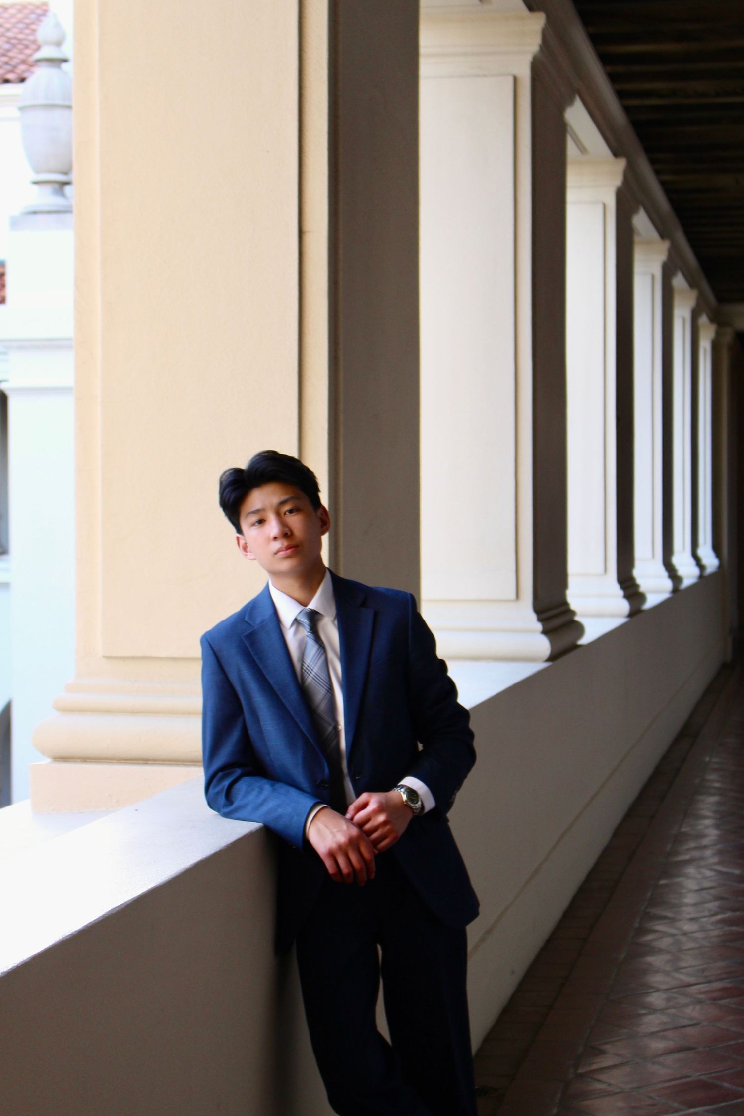 timeless graduation photoshoot