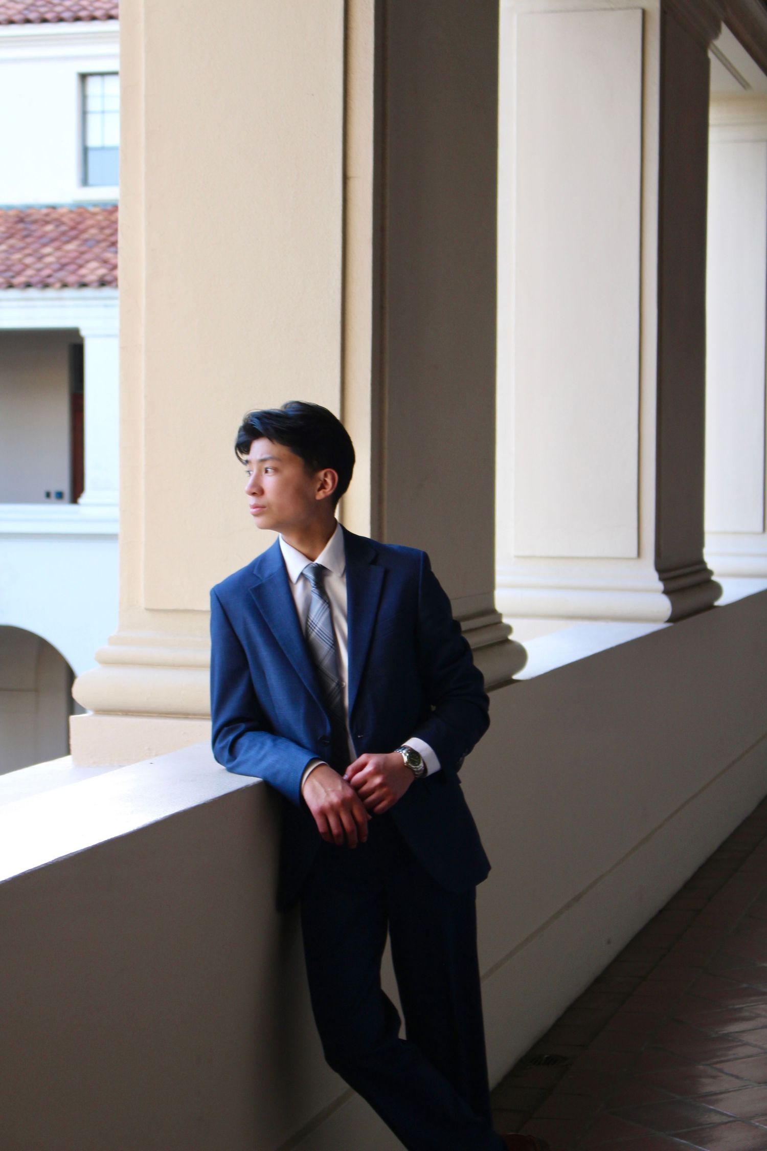 timeless graduation photoshoot