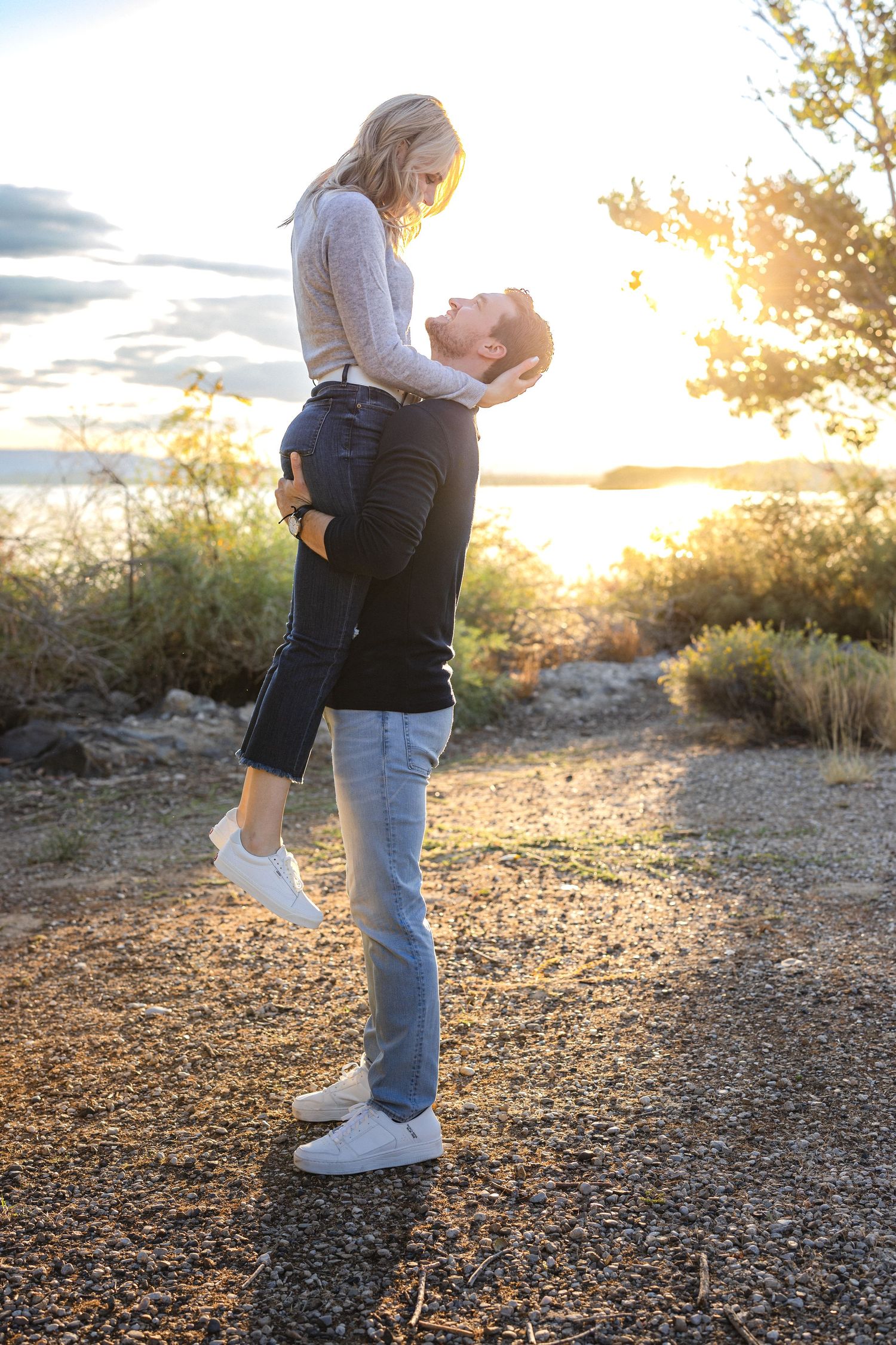 Romantic sunset lift pose against natural desert landscape.