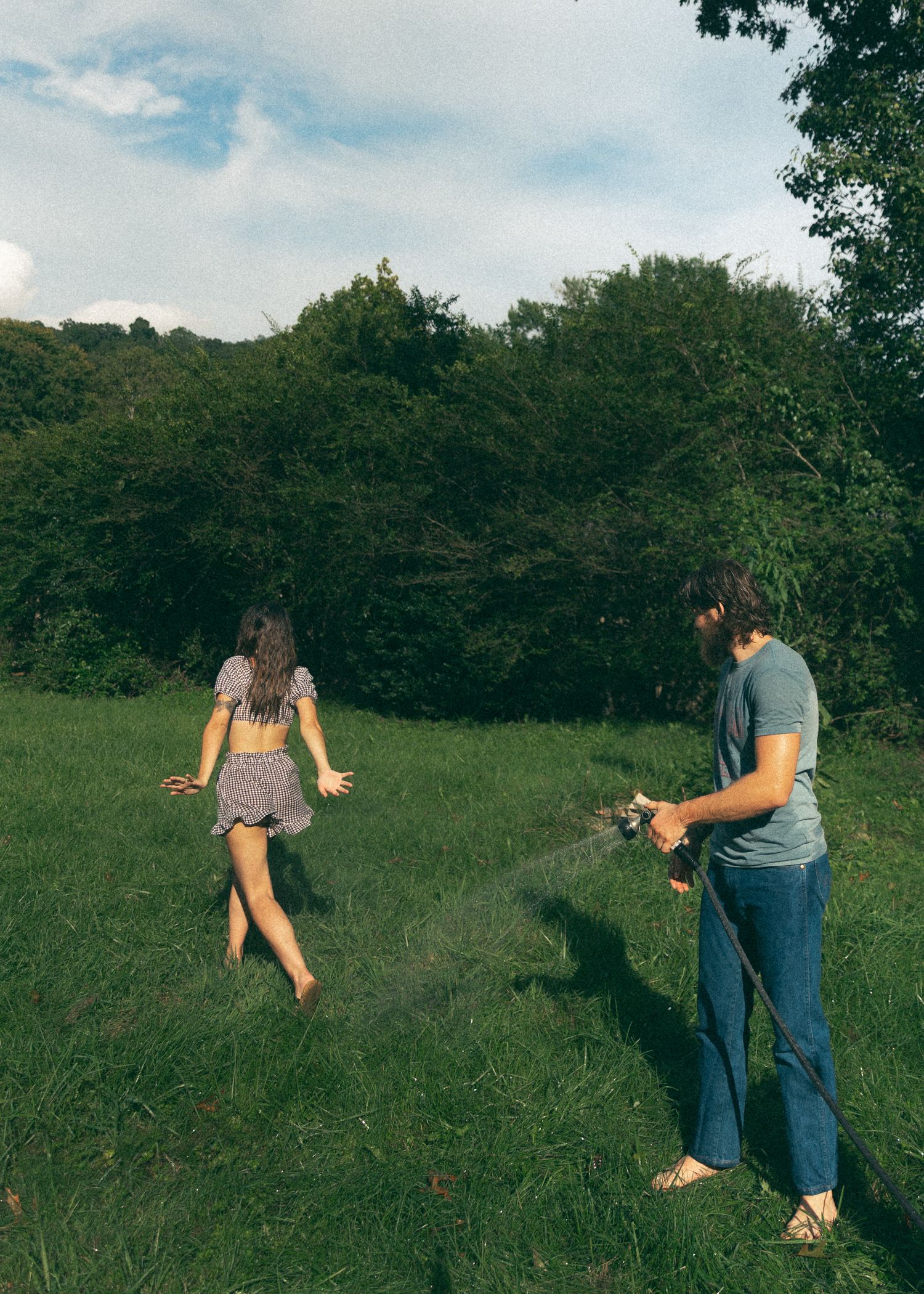cinematic backyard couples photoshoot, east tennessee, knoxville, nashville documentary film photographer