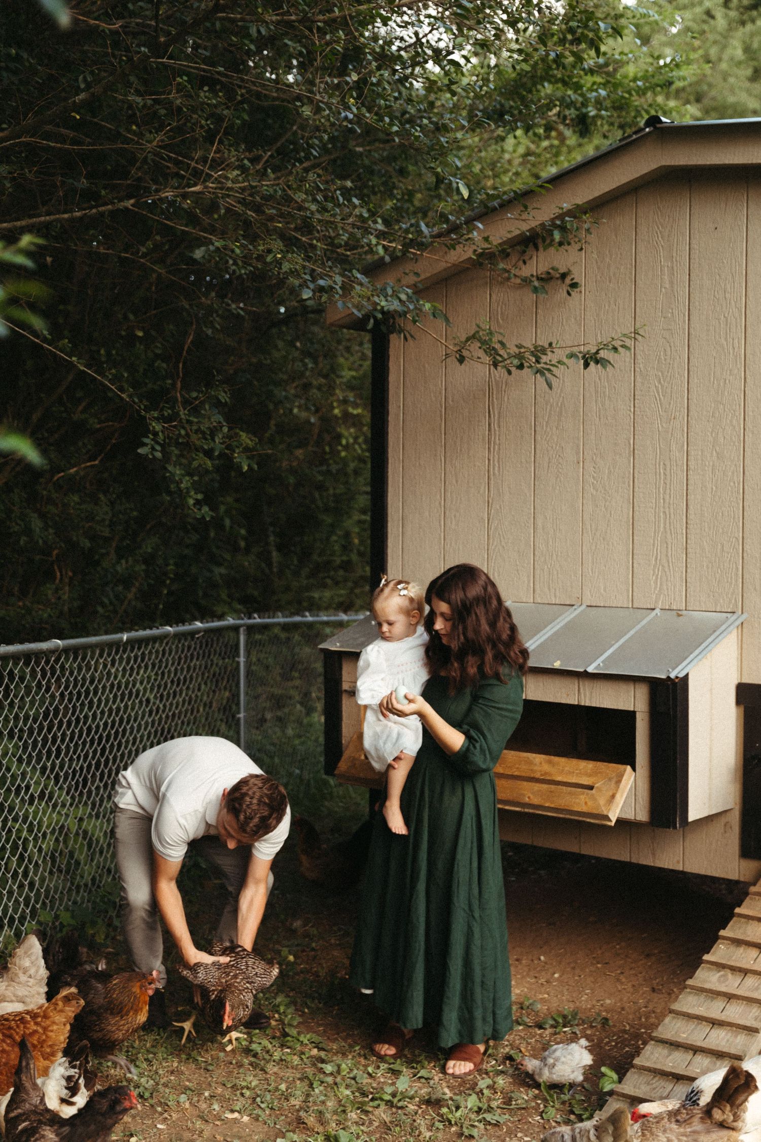 documentary family lifestyle photography, at home editorial family session, backyard family photos on 35mm film