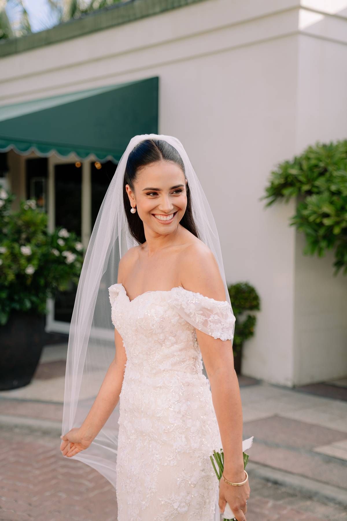 Romantic Joondalup Resort weddings in Perth candid documentary photography capturing natural portraits, photographer.