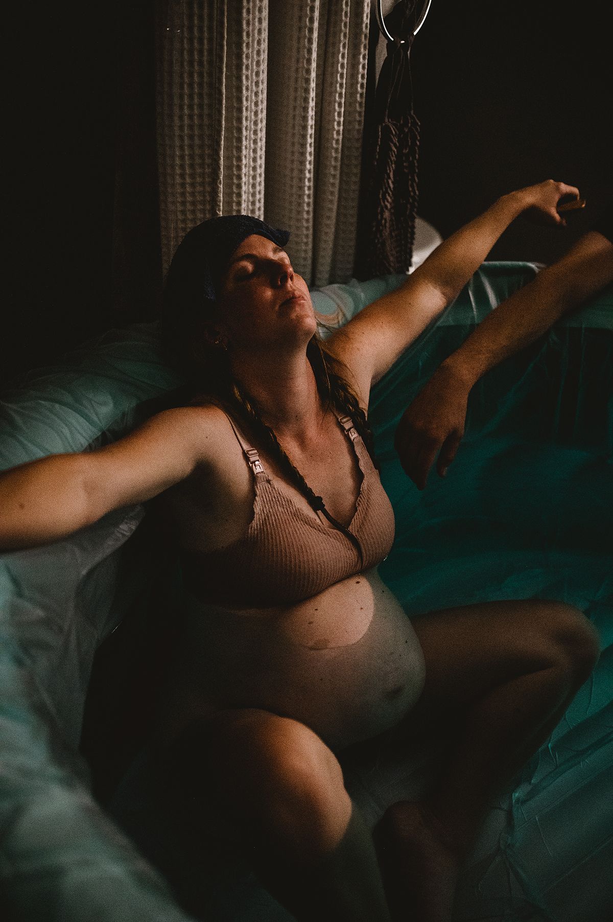 Raw, embodied birth photography in Spartanburg, South Carolina