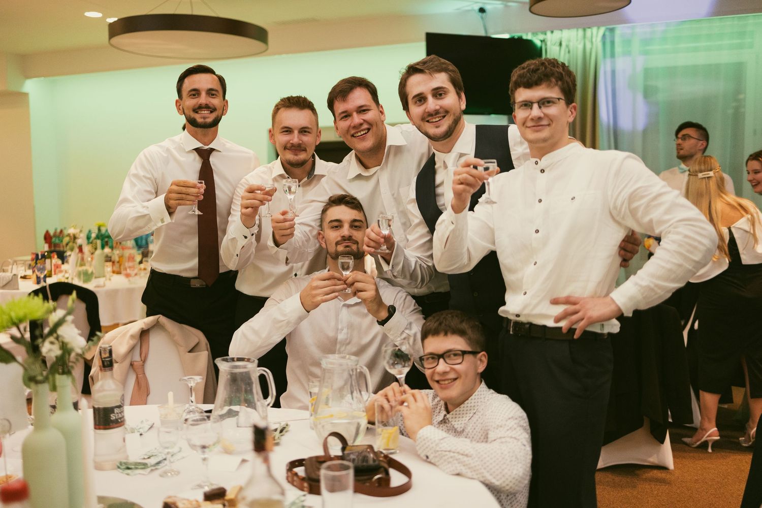 Momentka svadobných družbov