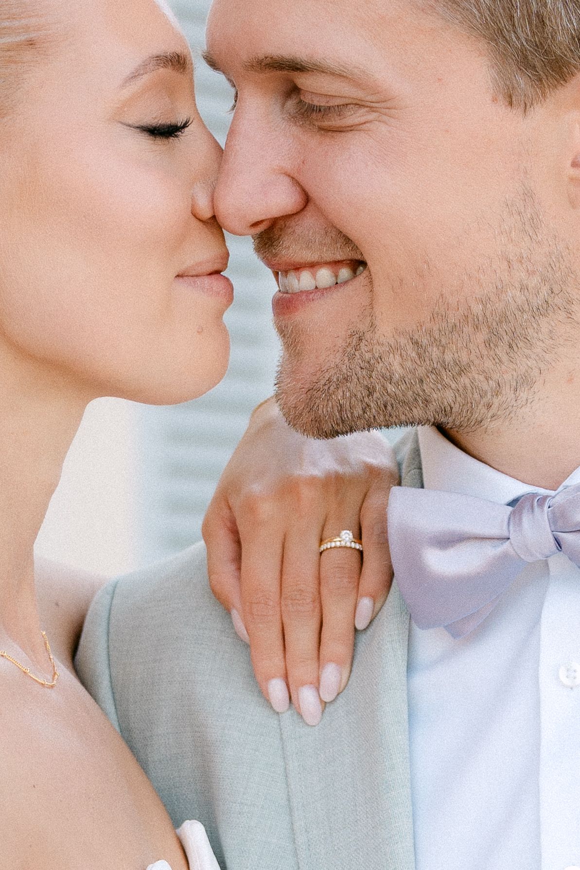 A romantic close-up series of a couple sharing intimate moments and tender kisses against a soft light background. Schloss Solitude