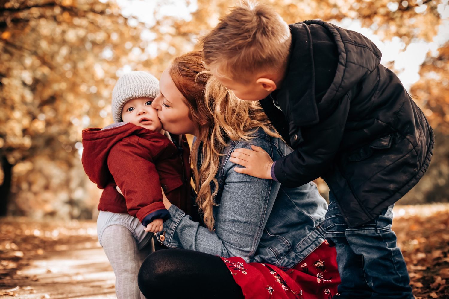 Intimate autumn photoshoot in warm golden lighting.