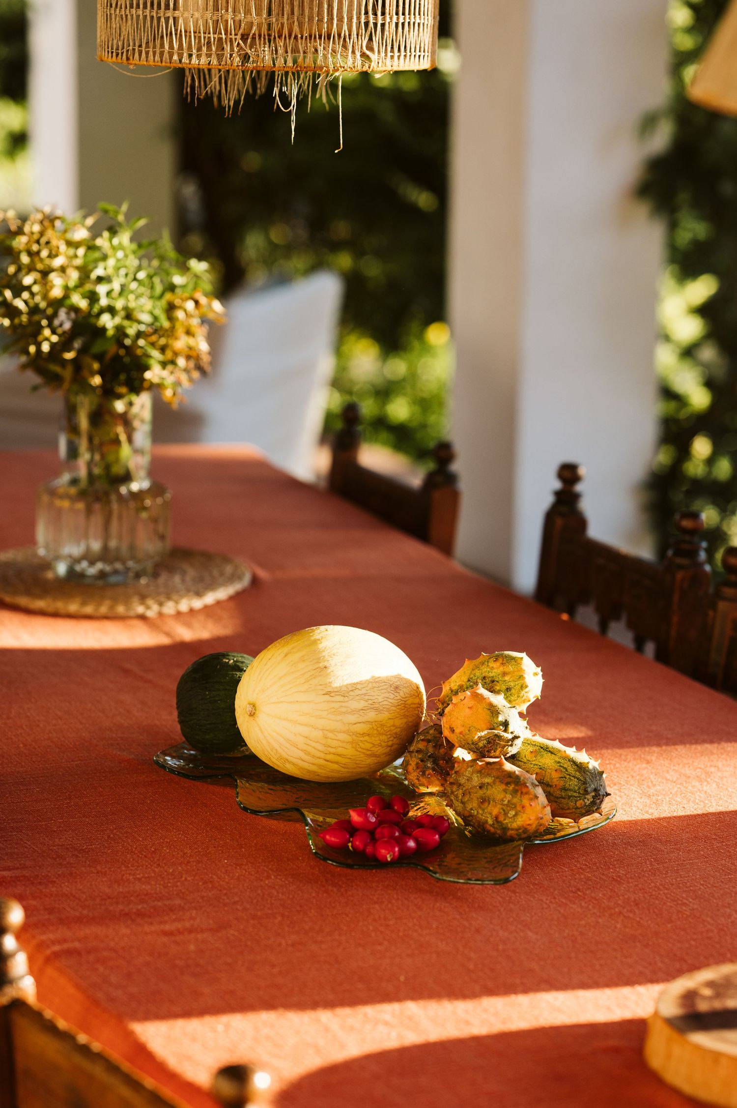 table arrangement with fresh frit