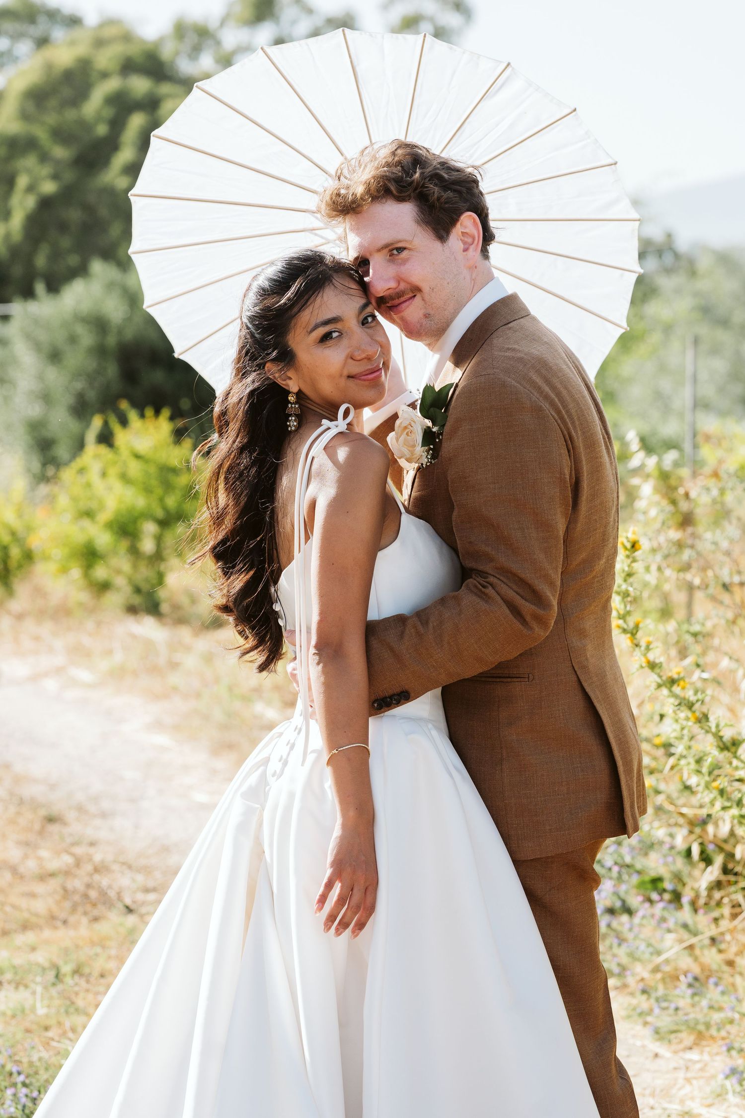 Bride and groom embracing outdoors at a Spanish wedding in Finca la Gloria