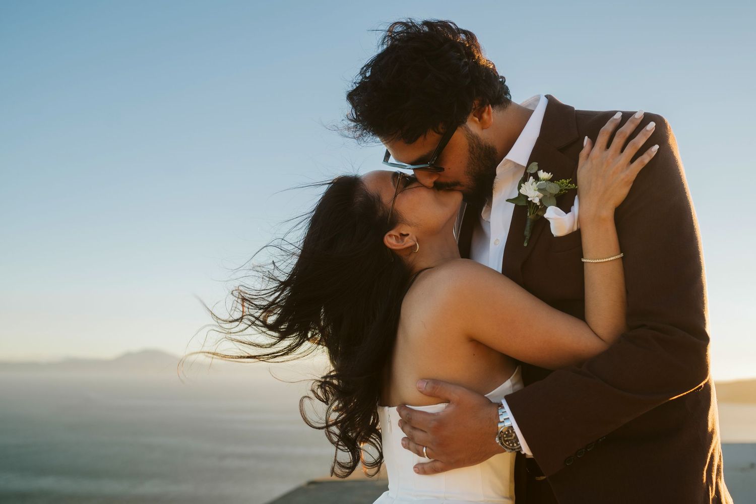 Bride and groom kissing at the Sunset shoot on to of the Rock